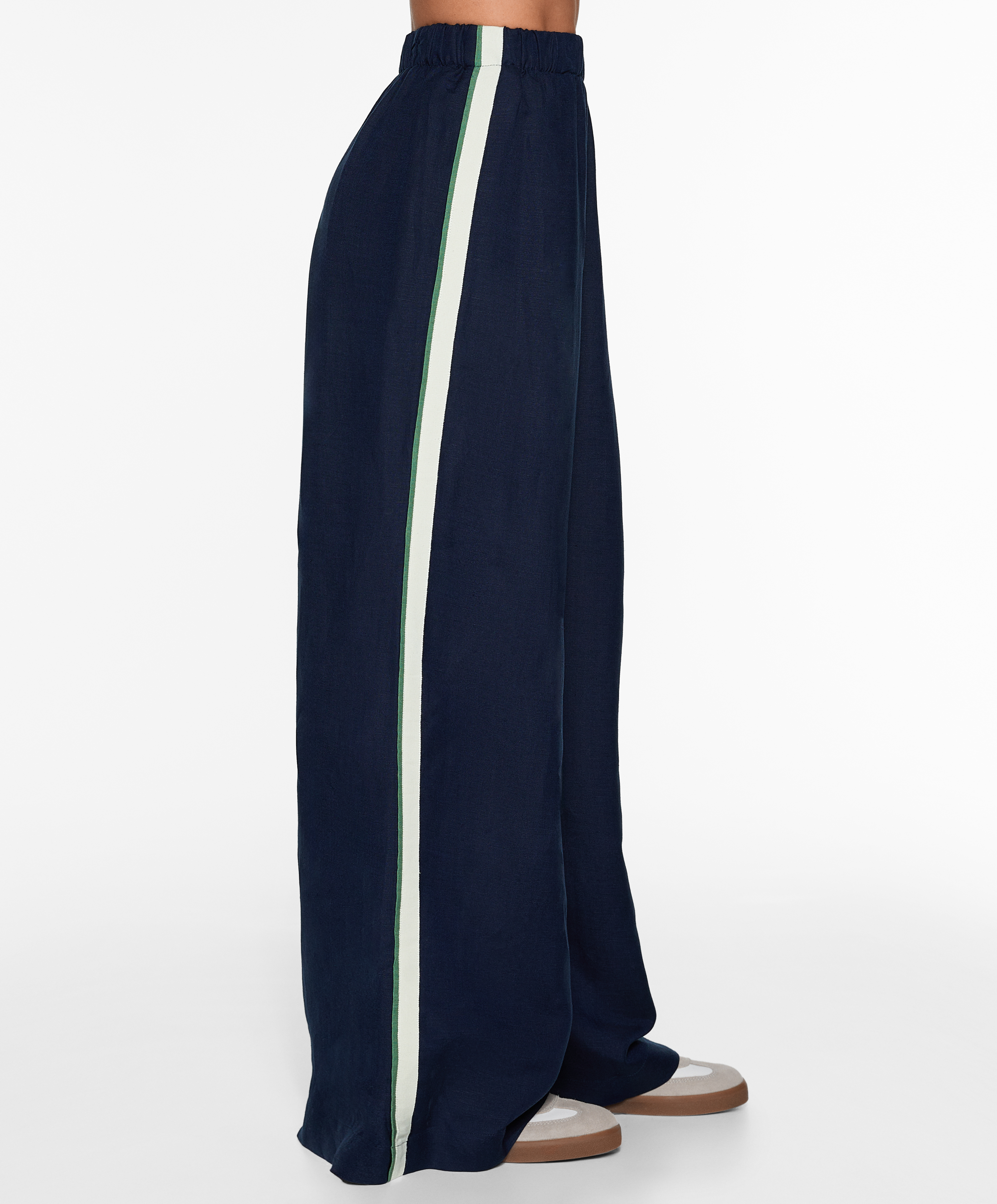 Trousers with linen appliqué along the sides