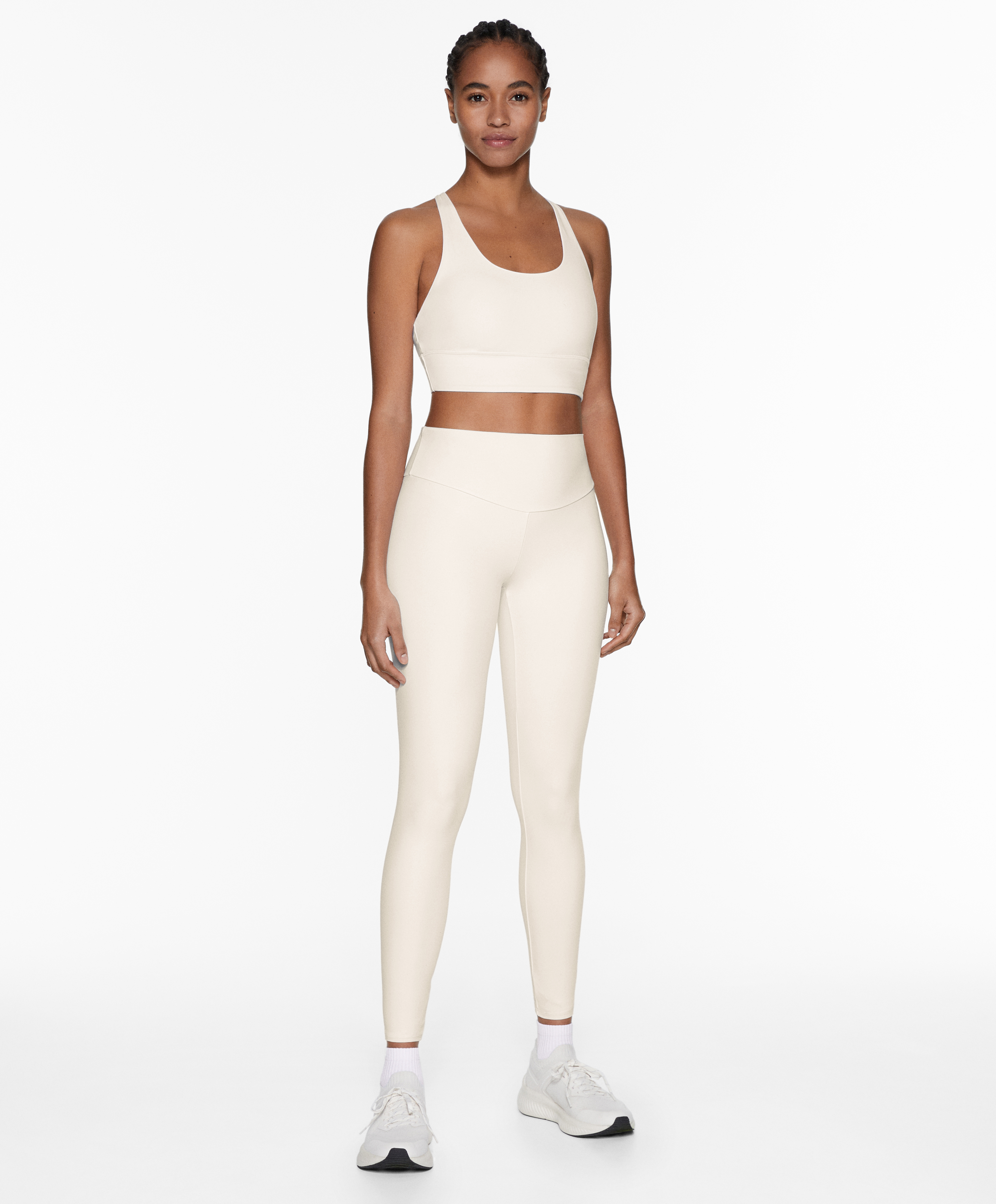 Medium-support comfortlux sports bra with cups