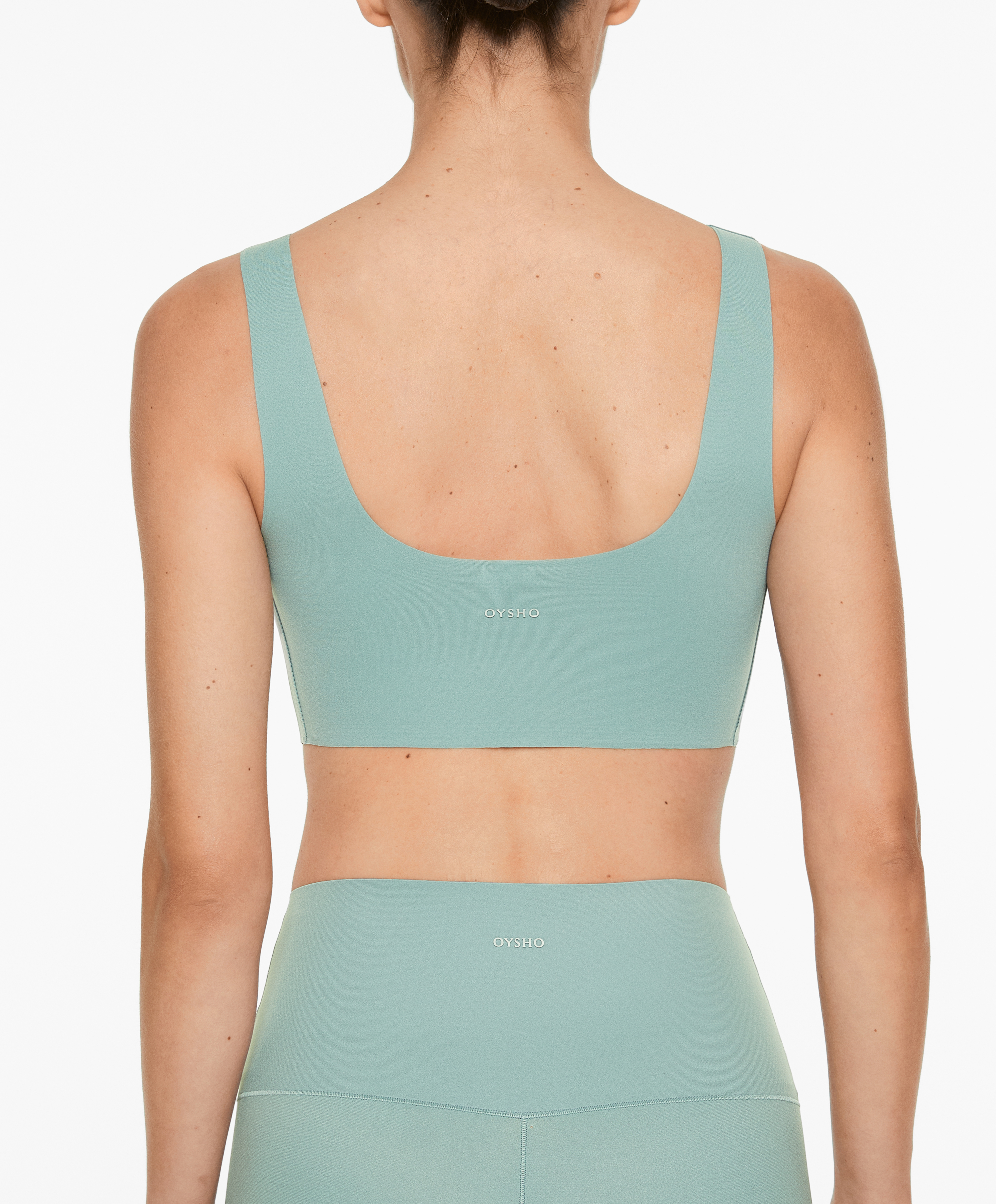 Perfect-adapt medium-support sports bra with cups