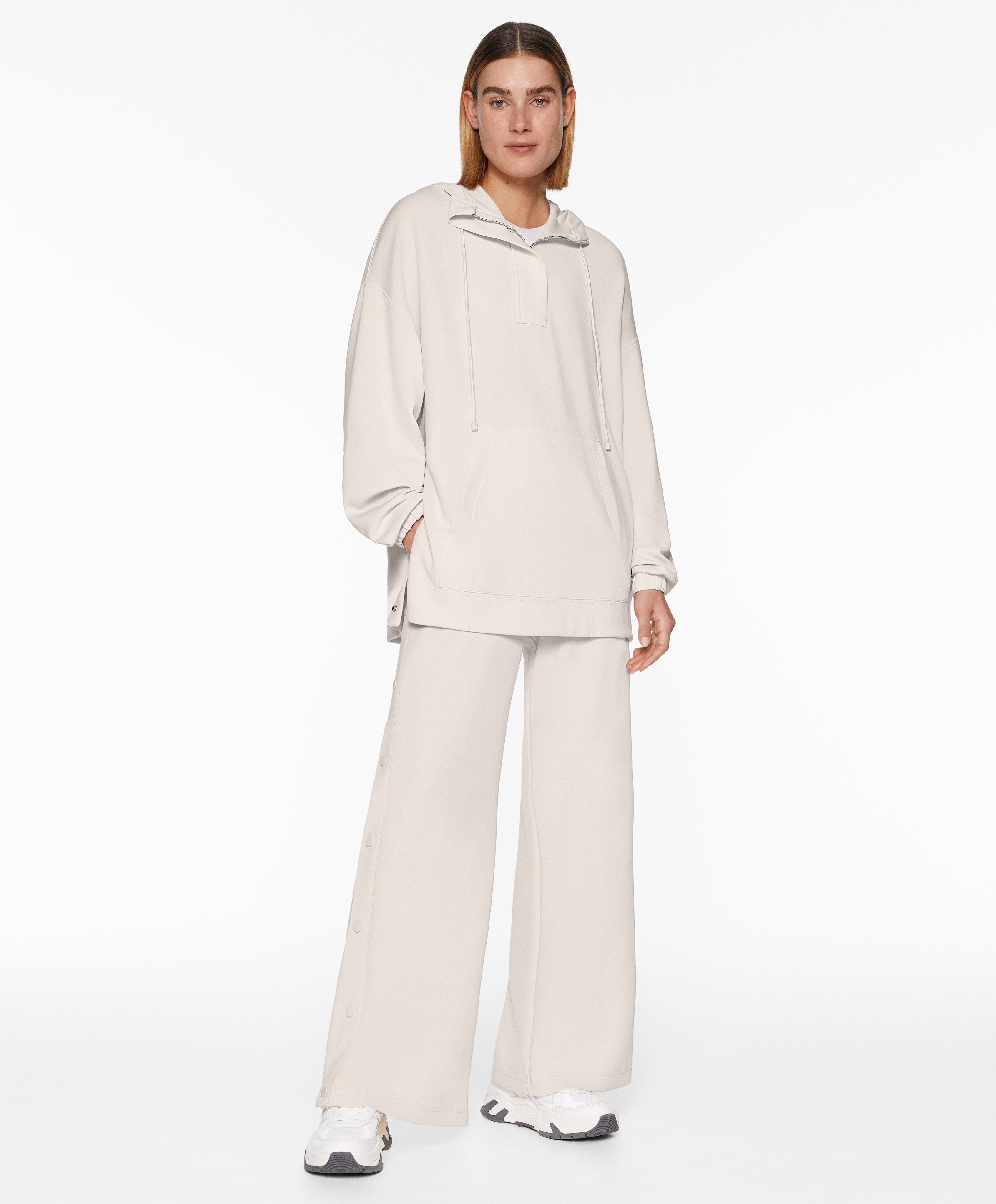 Oversize sweatshirt with soft-touch modal and zip
