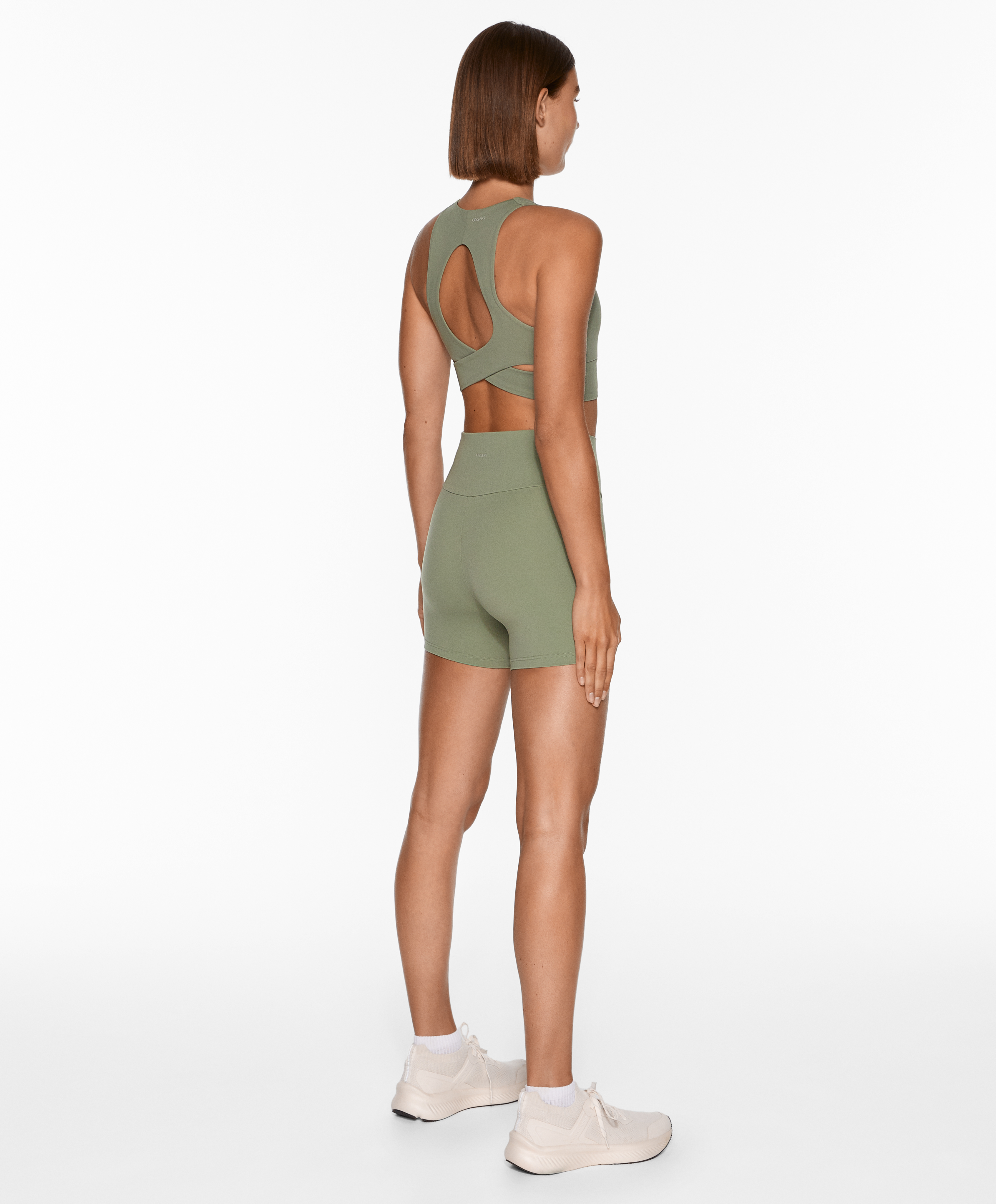 Medium-support comfortlux open-back sports bra with cups