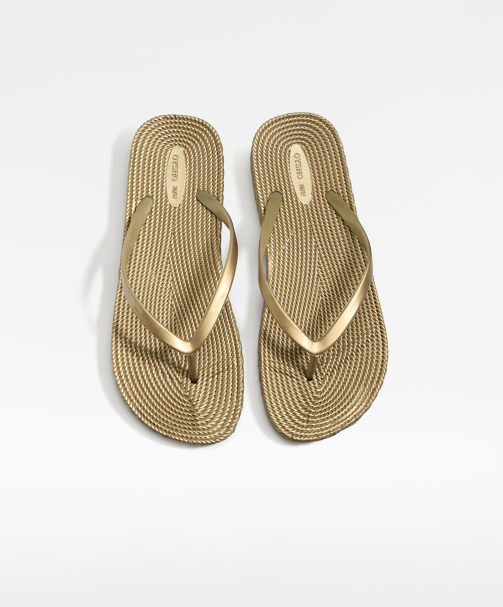 Textured beach sandals