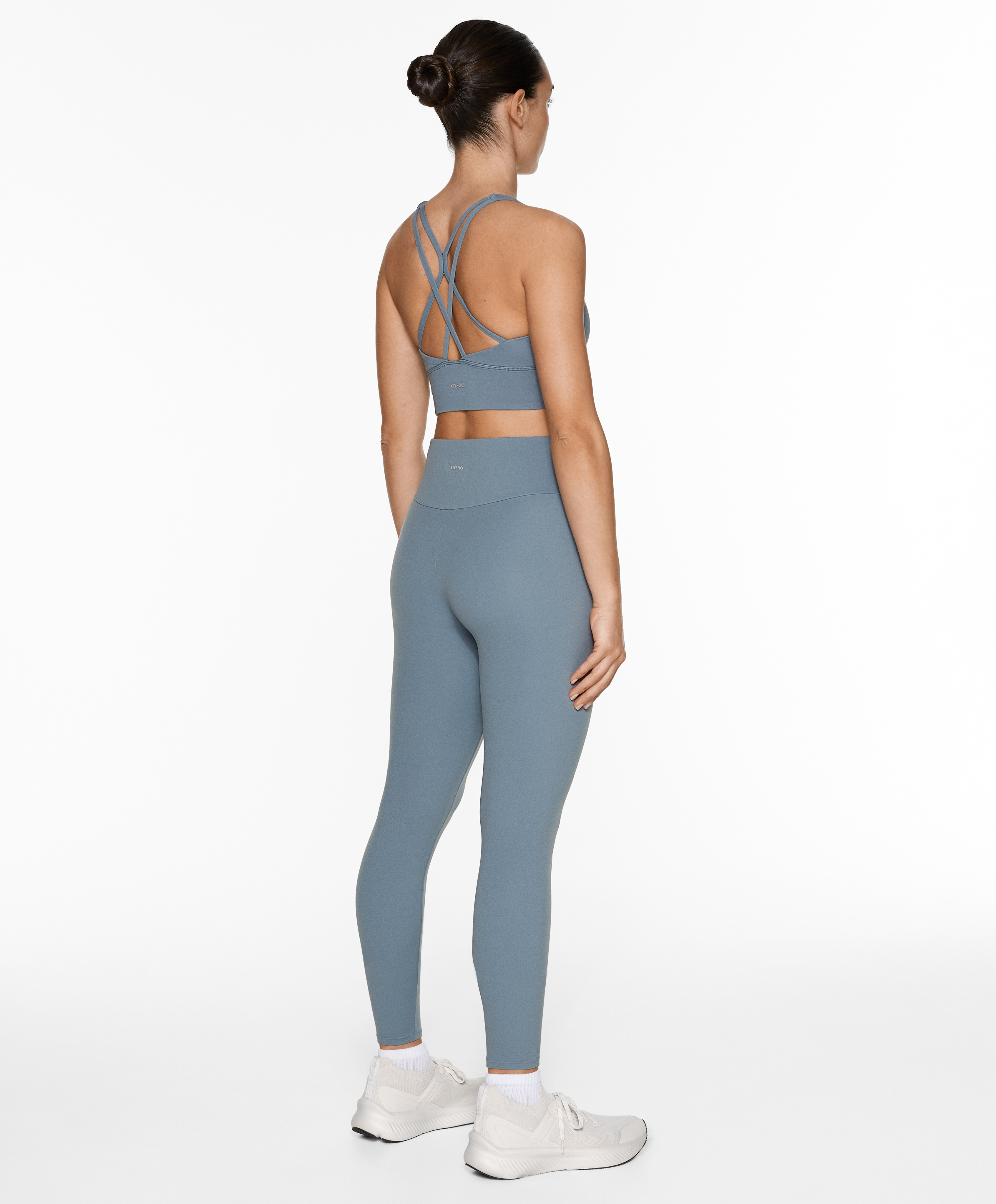 Medium-support comfortlux sports bra with cups