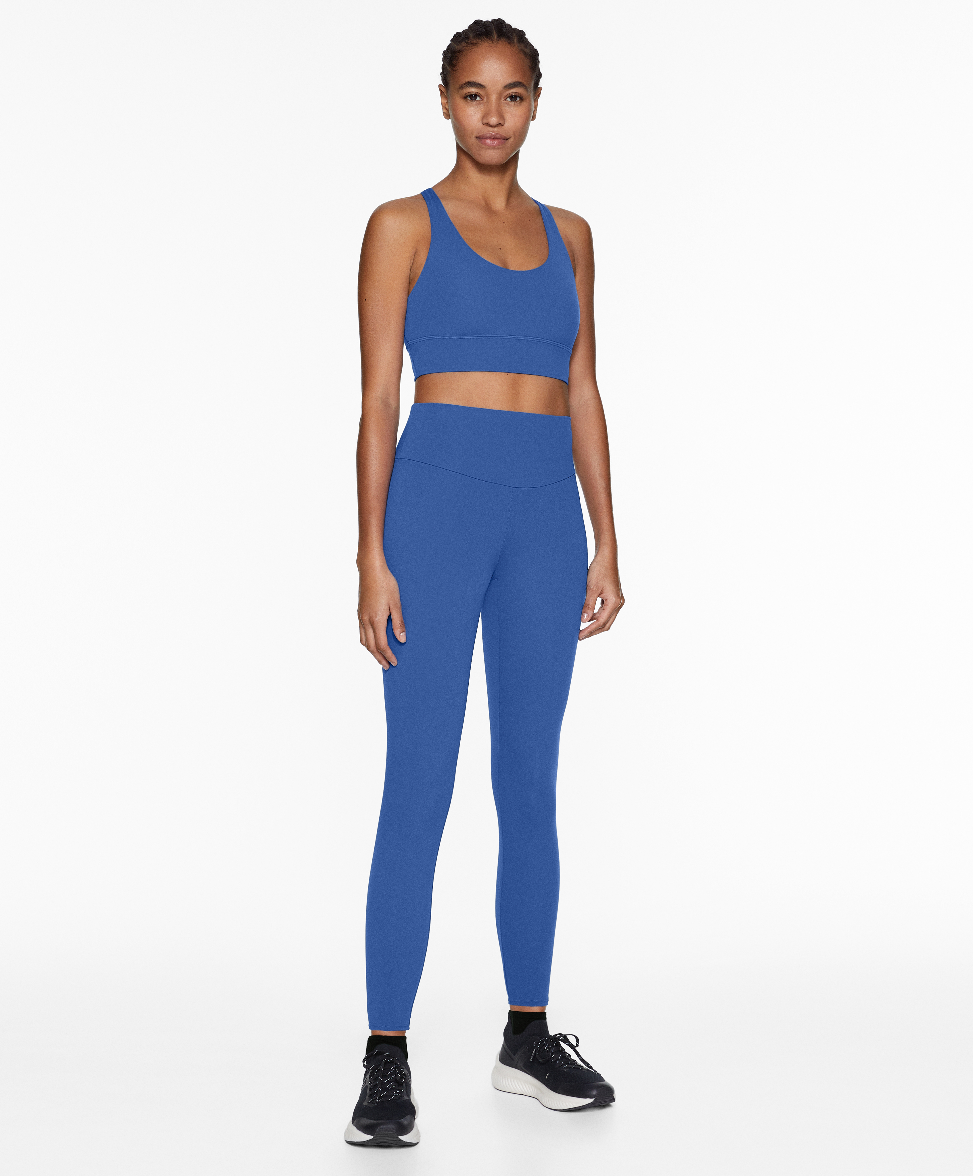 Medium-support comfortlux sports bra with cups