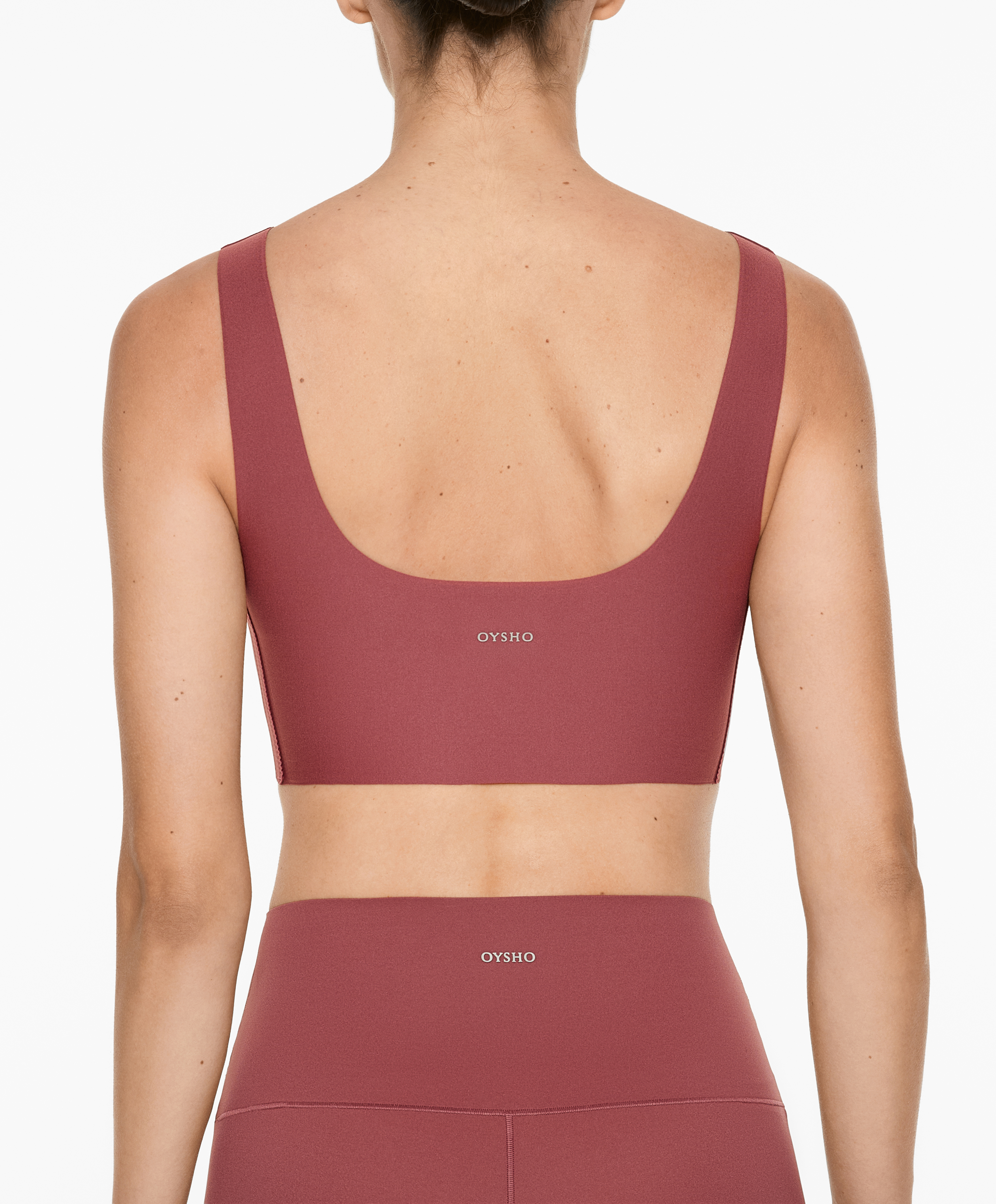 Perfect-adapt medium-support sports bra with cups