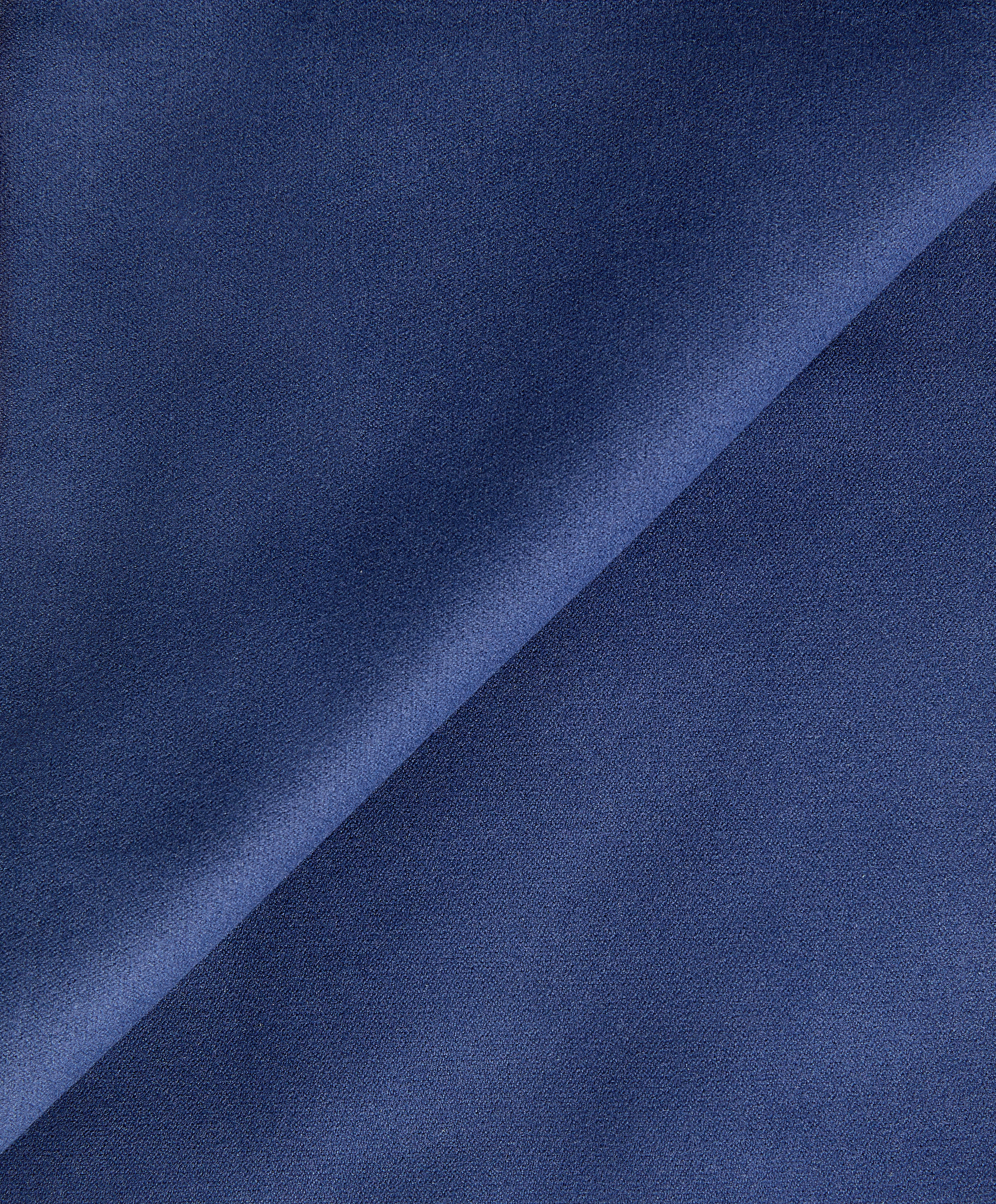 Medium quick-drying microfibre towel