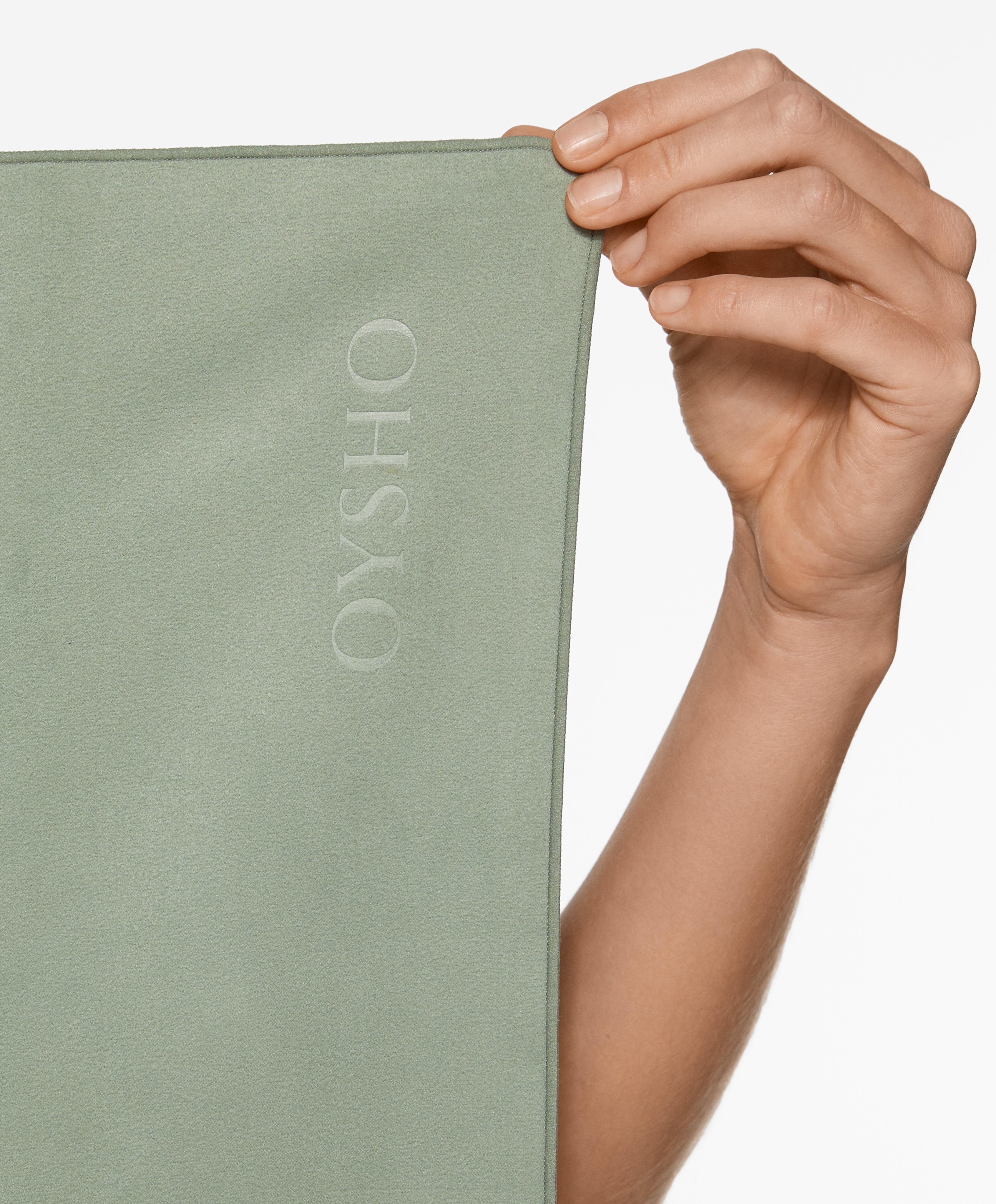 Medium quick-drying microfibre towel