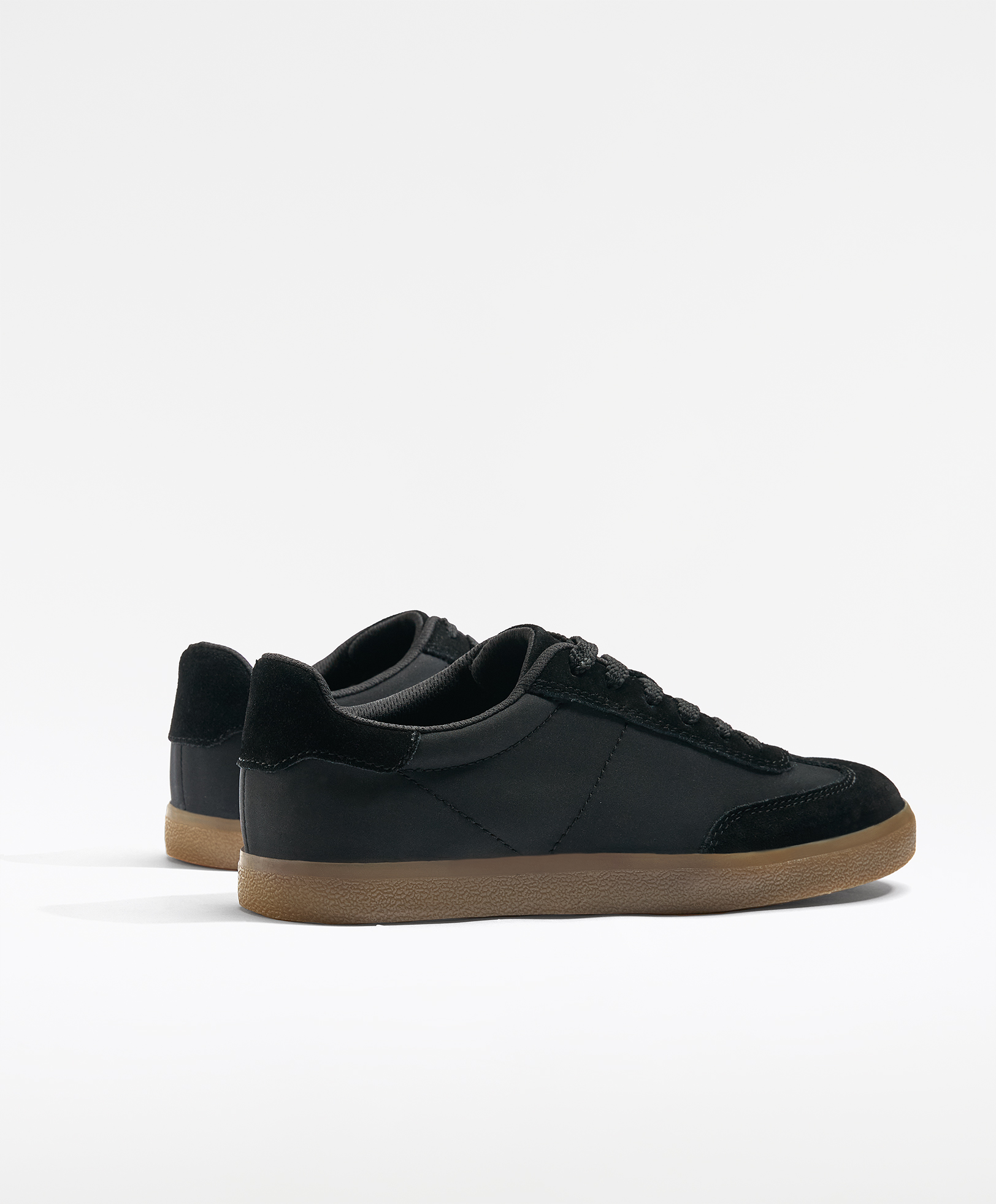 Split-leather trainers with pieces