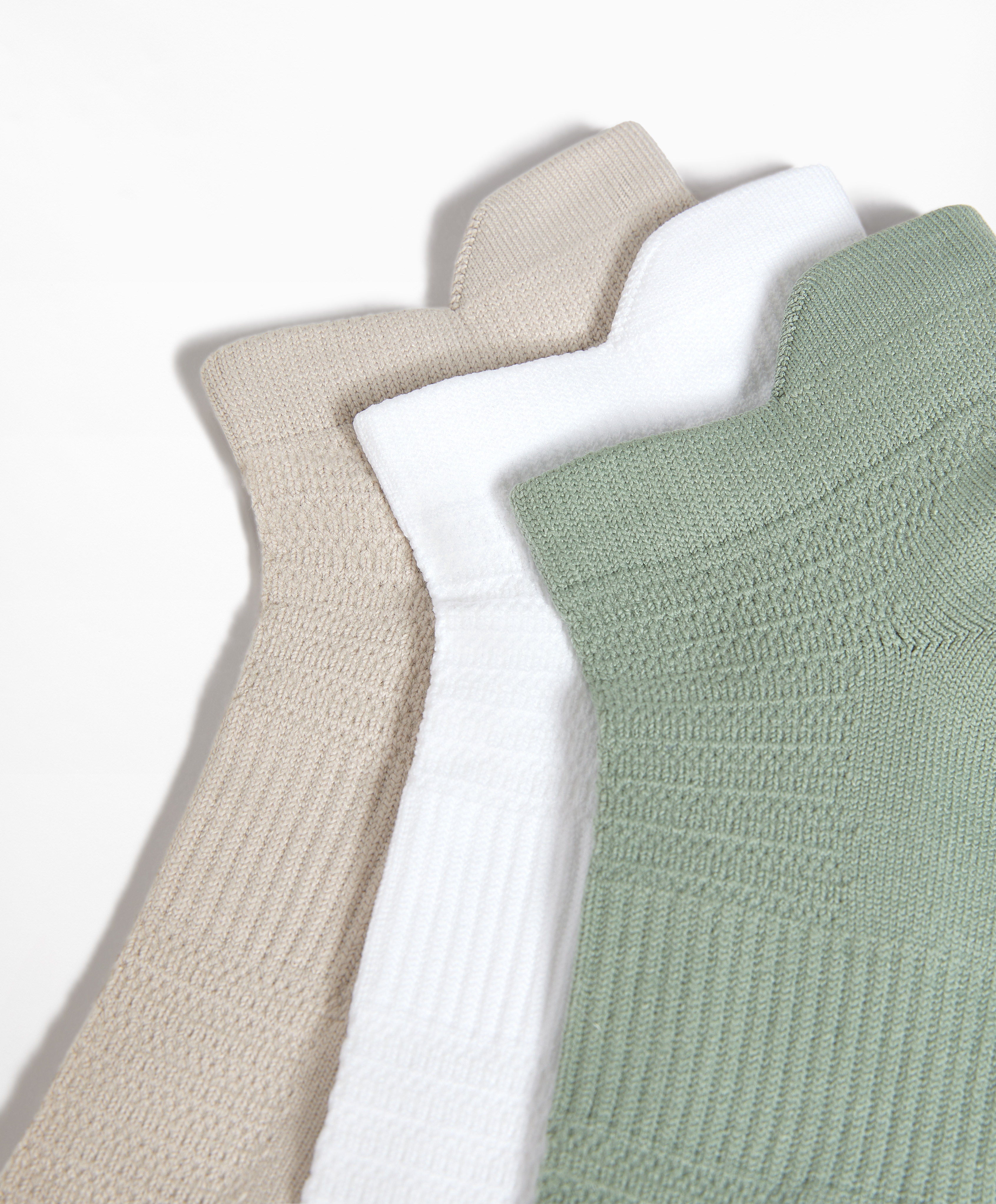 3 pairs of sports sneaker socks with polyamide and heel tab