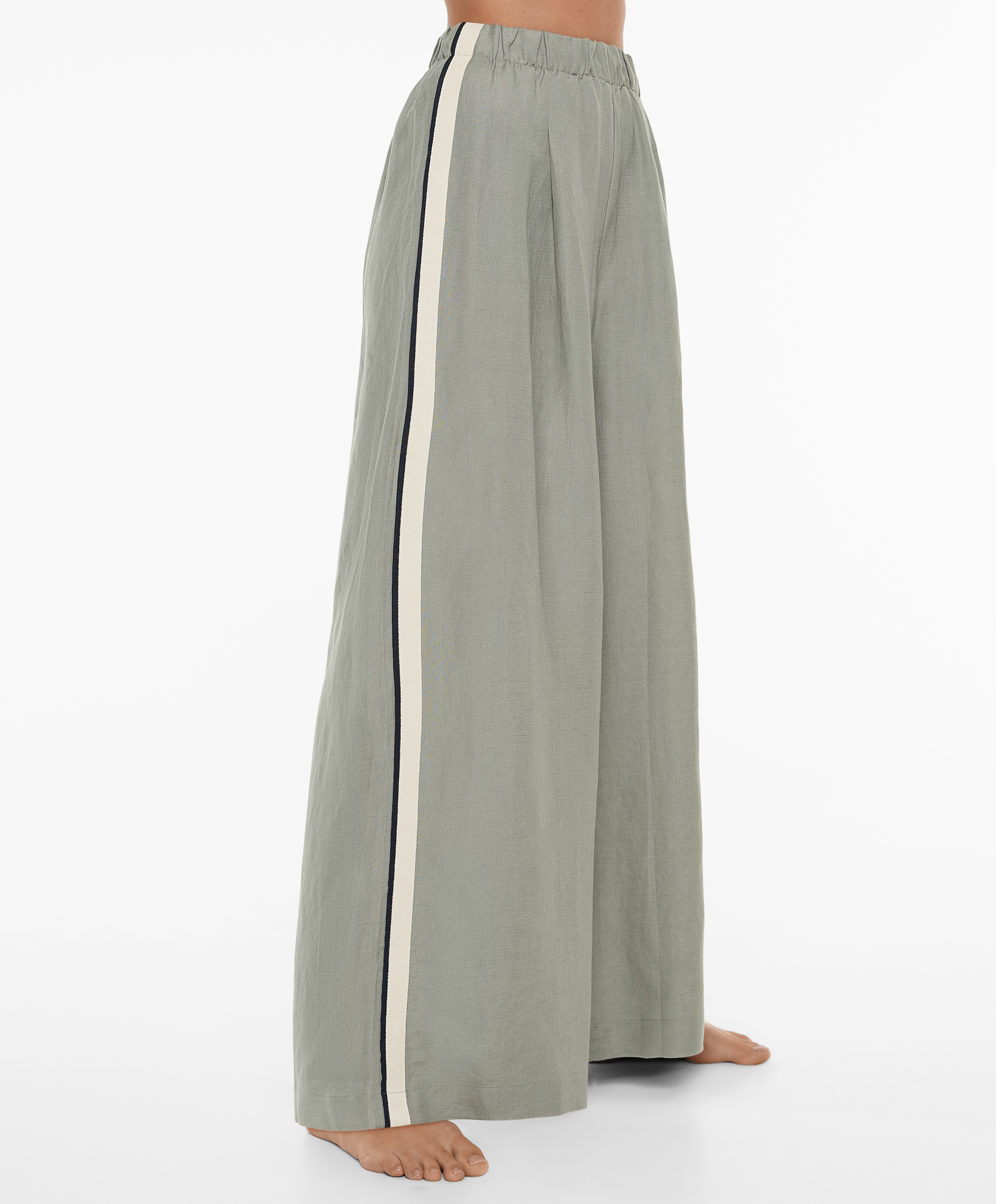Trousers with linen appliqué along the sides
