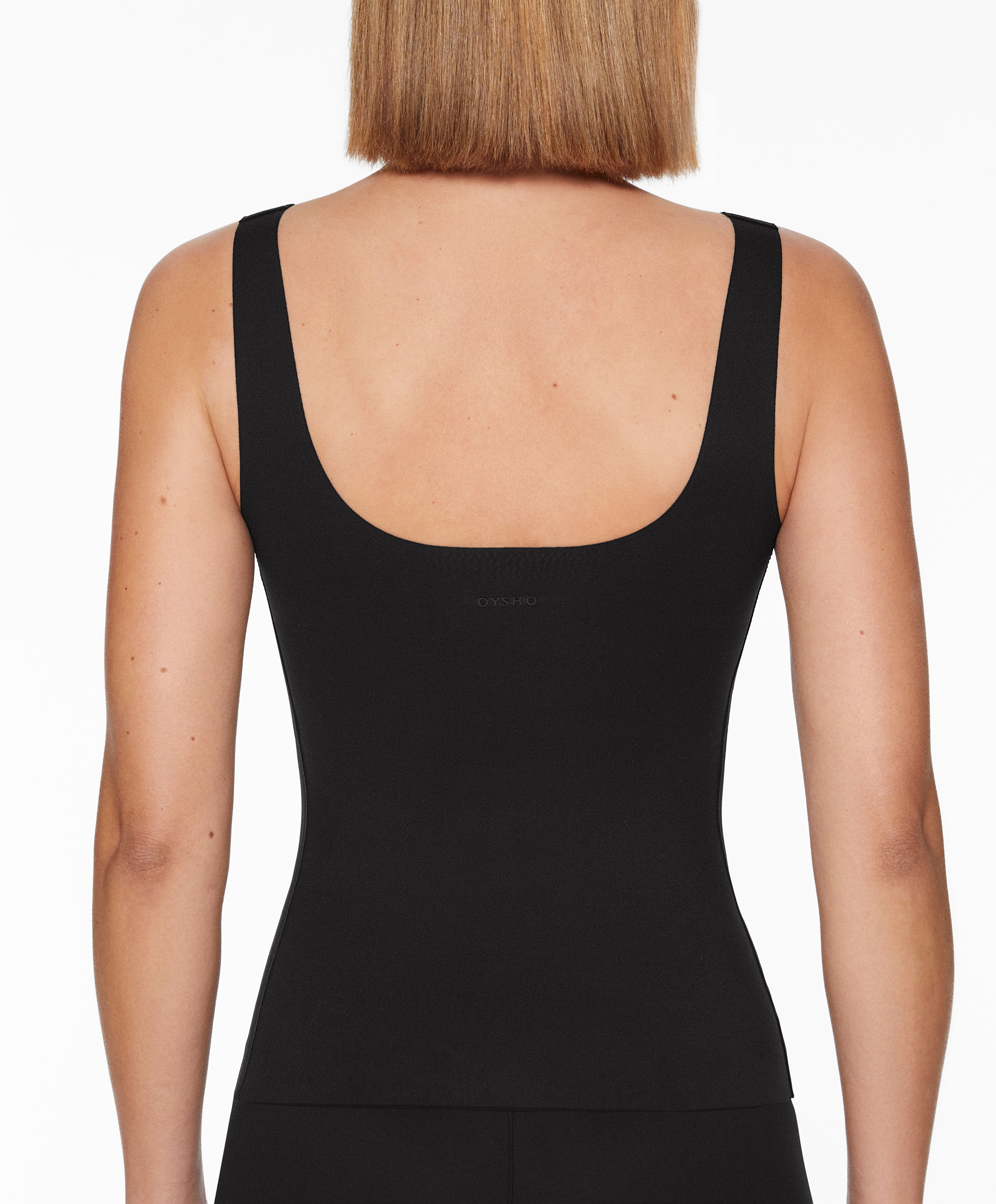 Perfect-adapt vest top with cups