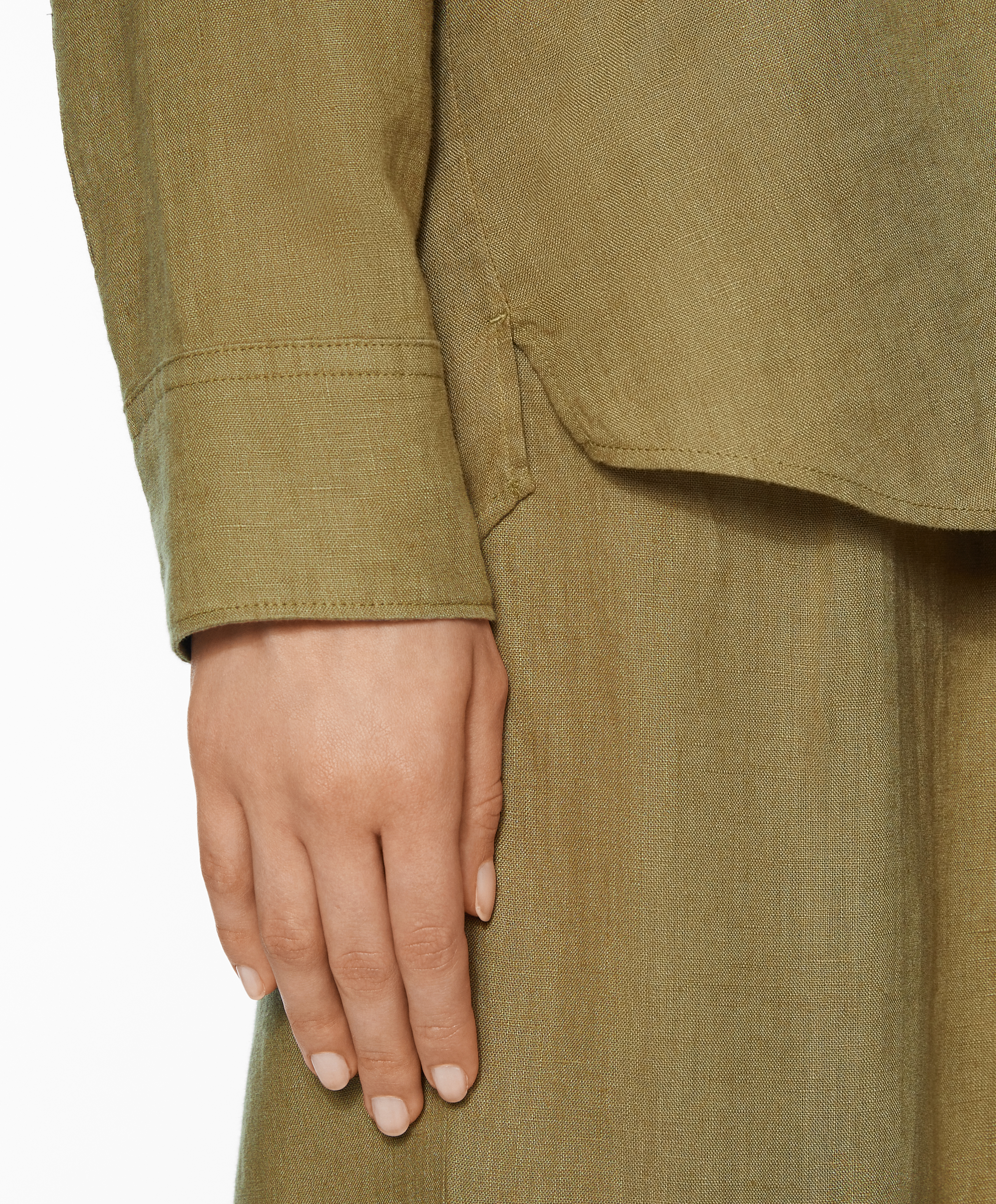 100% linen long-sleeved shirt with pockets