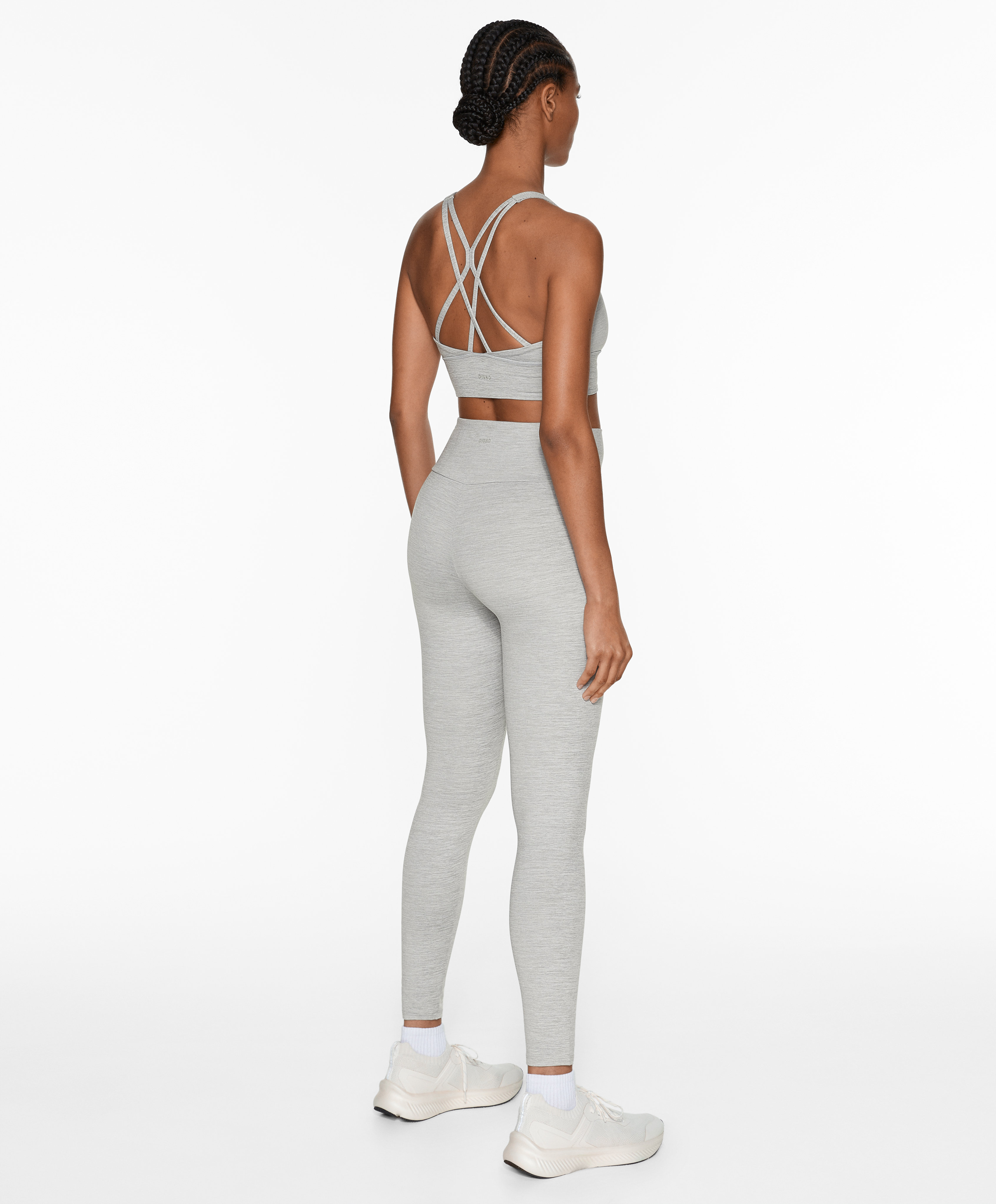 Medium-support comfortlux sports bra with cups