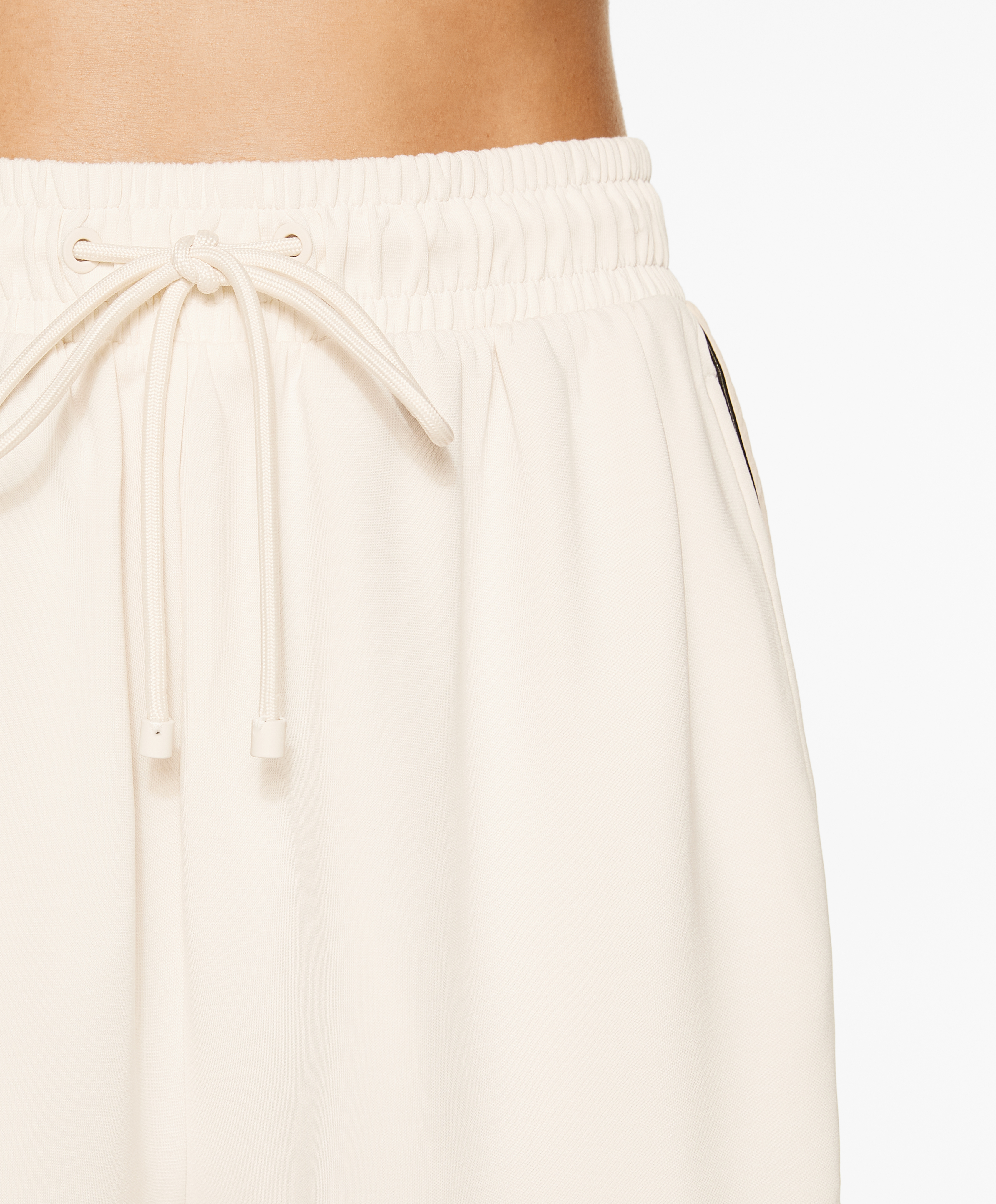 Side appliqué shorts with modal