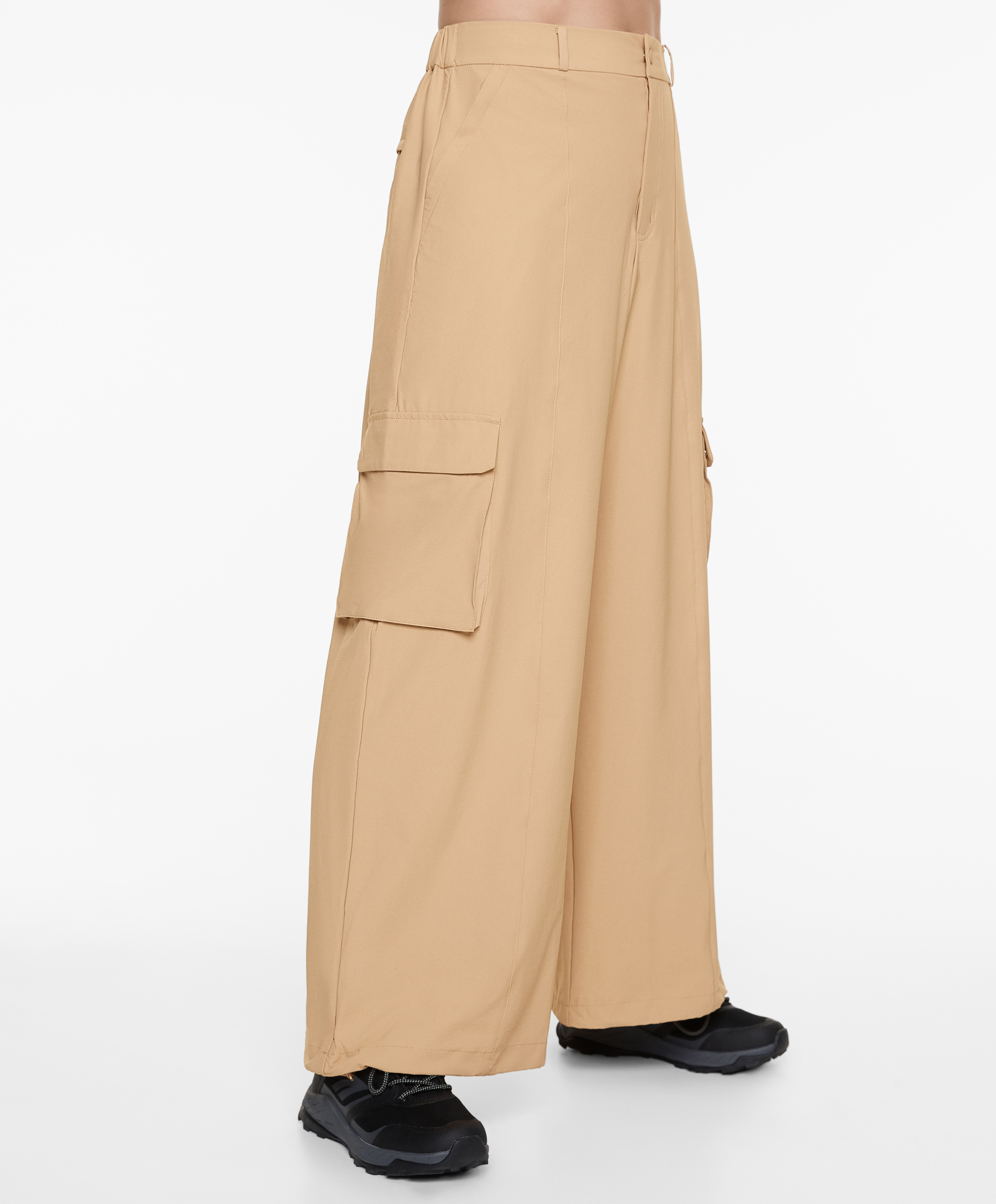 Wide-leg cargo trousers