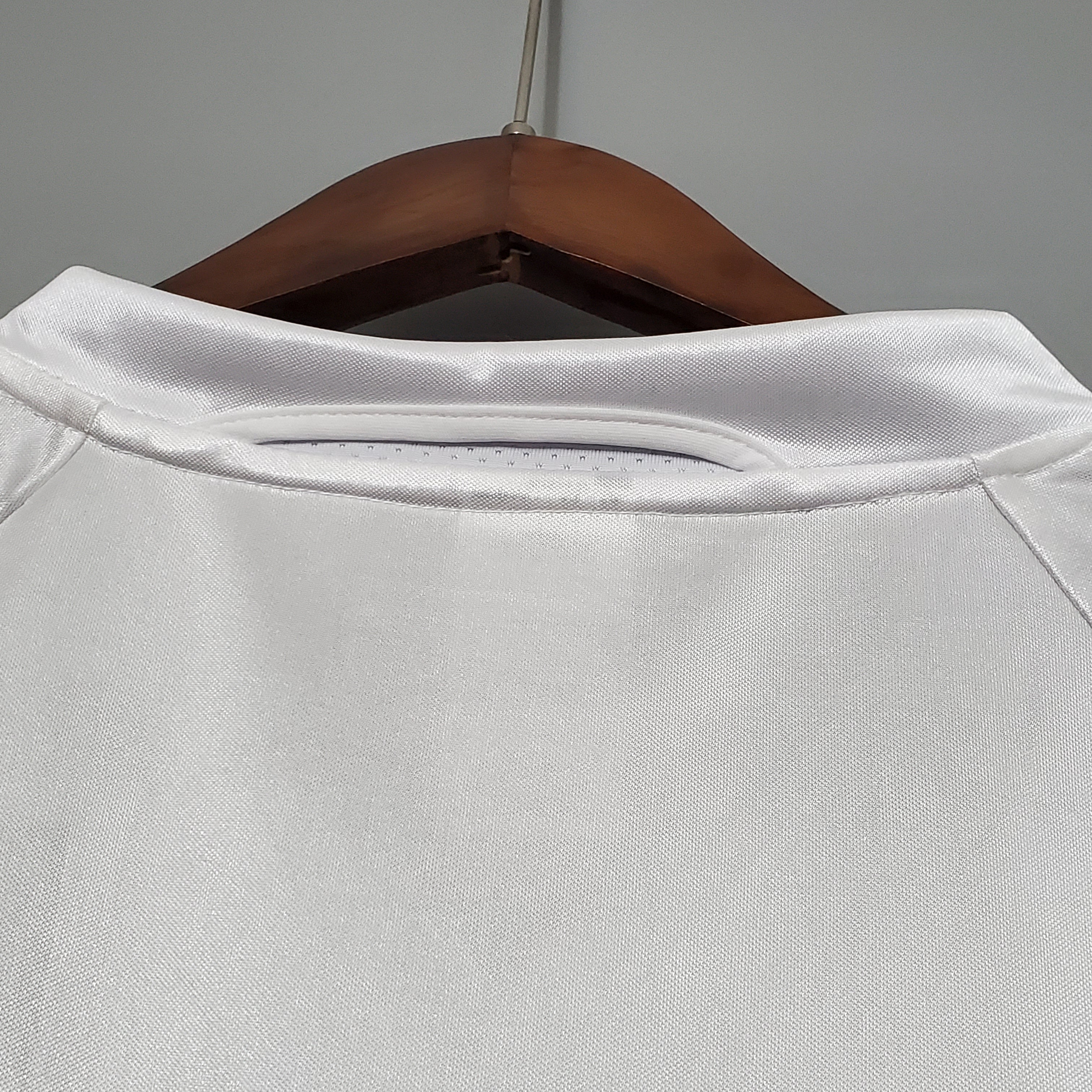 Retro Real Madrid 04-05 Home Stadium Jersey - SOCCERDEALSHOP