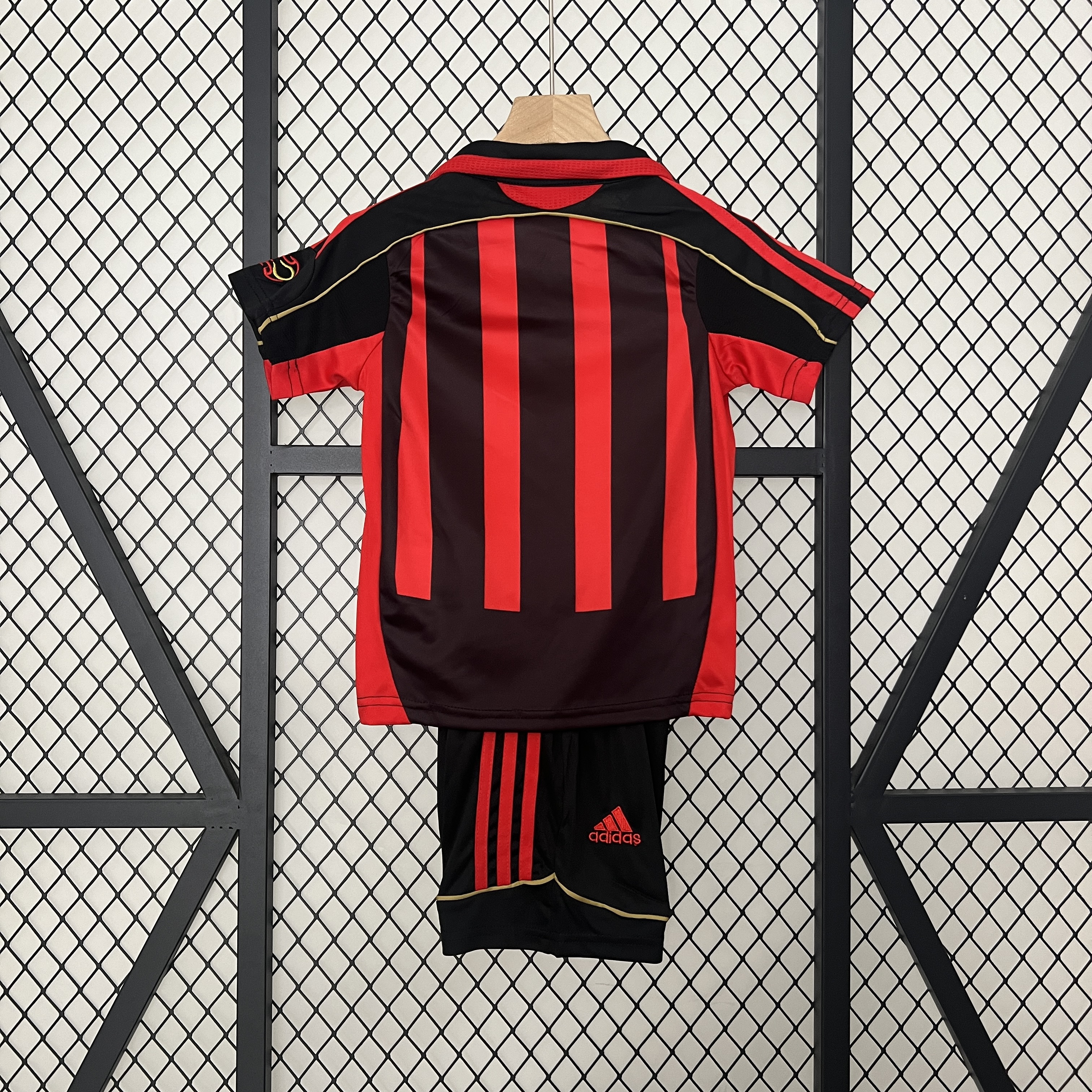 Retro AC Milan 2006-07 Home Stadium Kids Kit - SOCCERDEALSHOP