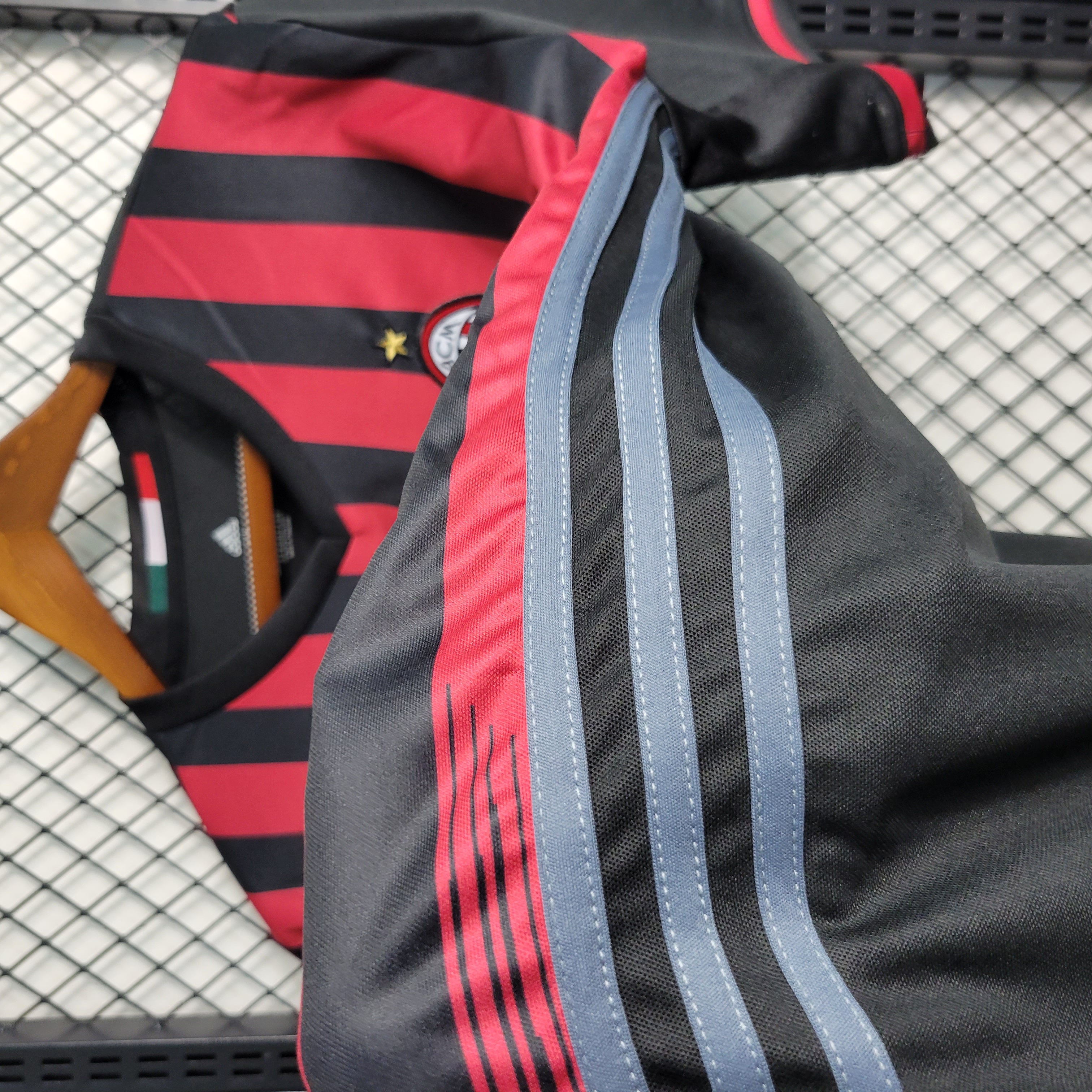 Retro AC Milan 2016-17 Home Stadium Jersey - SOCCERDEALSHOP