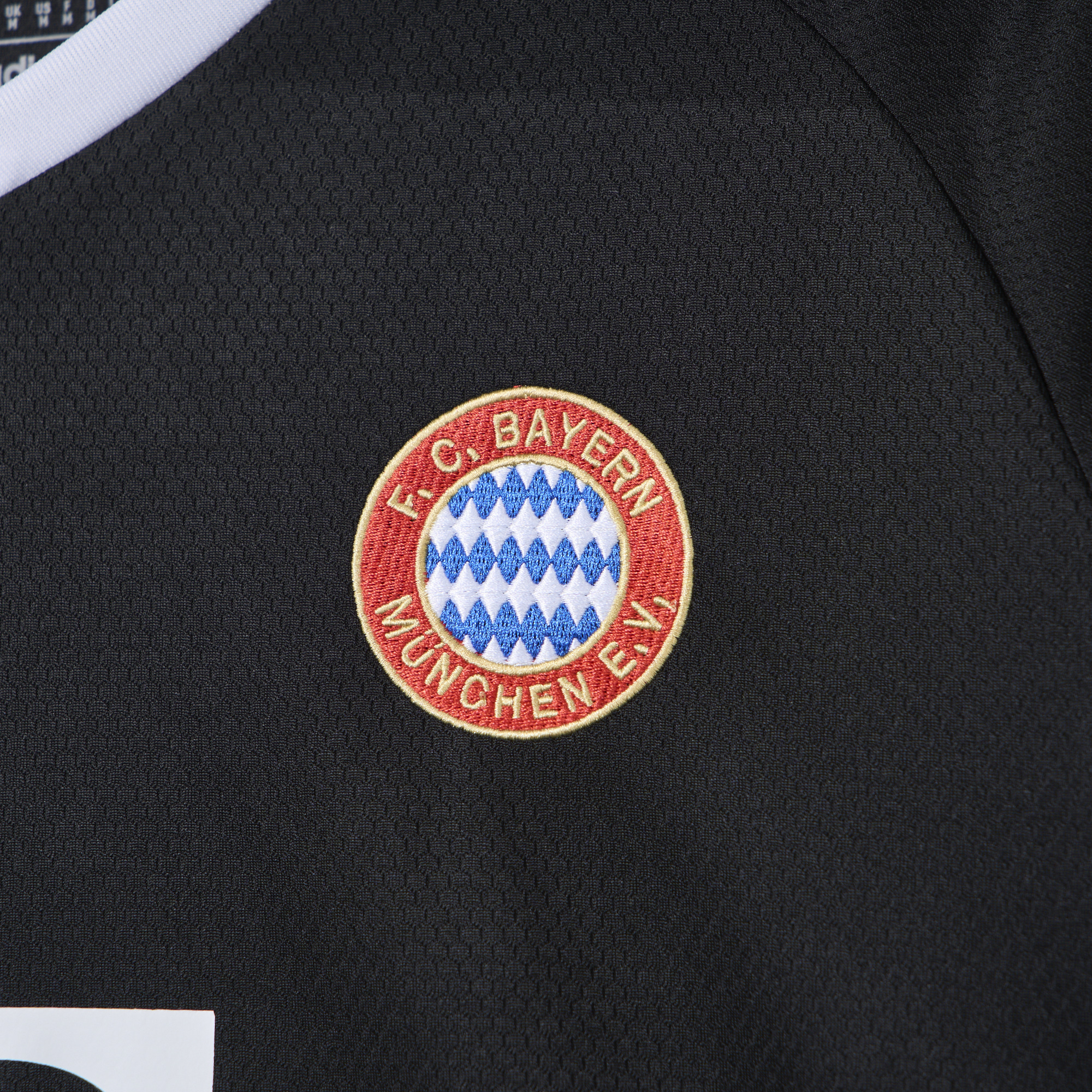 Bayern Munich 24-25 Third Goalkeeper Black Jersey - Fans Version - SOCCERDEALSHOP