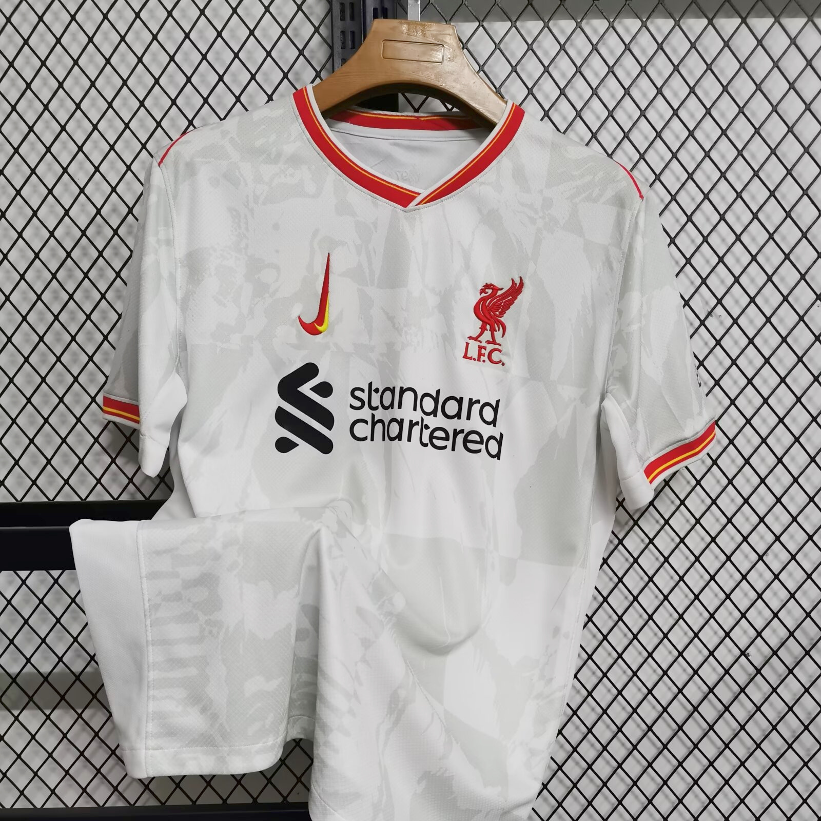 Liver.pool 24-25 Third Jersey - Fans Version - SOCCERDEALSHOP