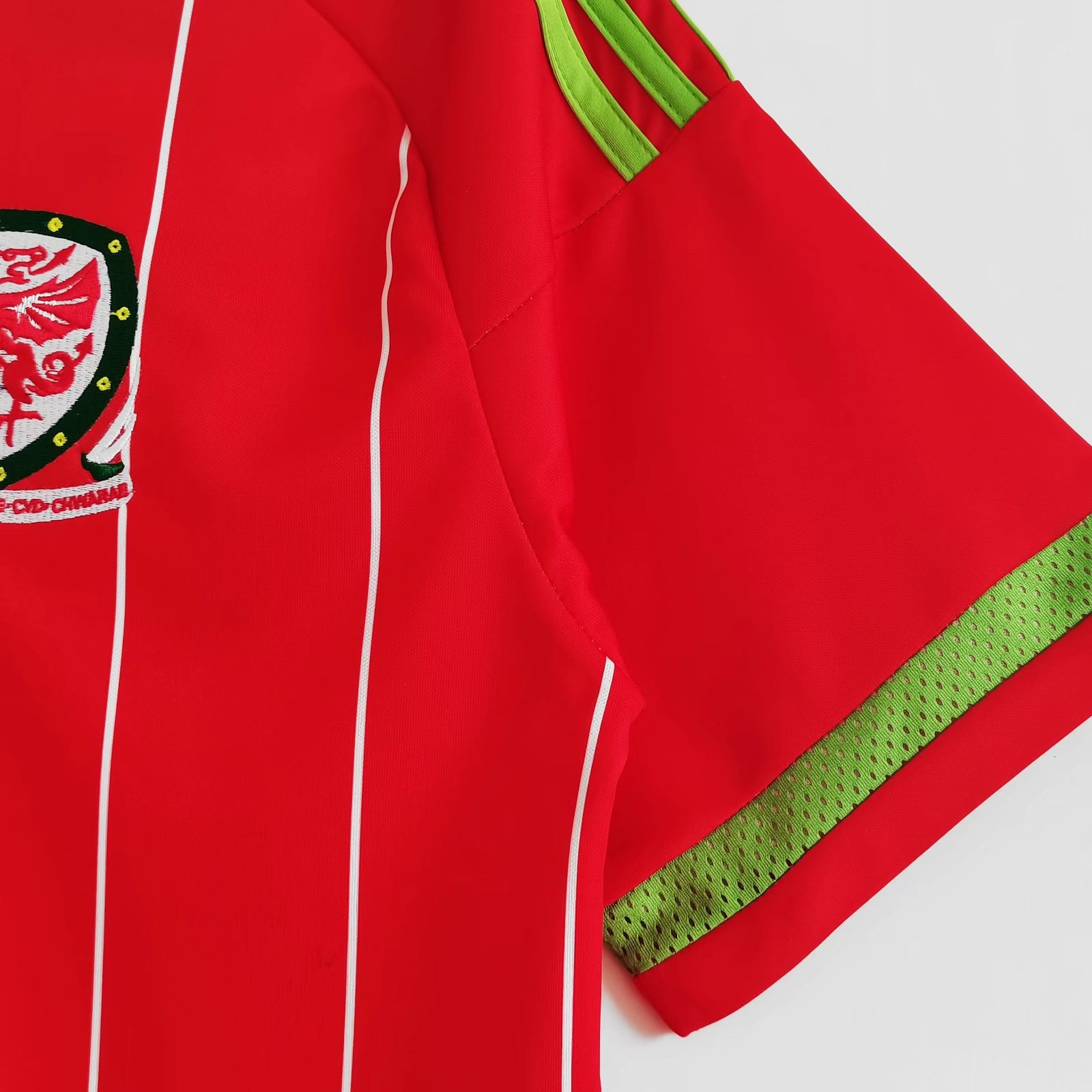 Retro Wales 2015 Home Stadium Jersey - SOCCERDEALSHOP