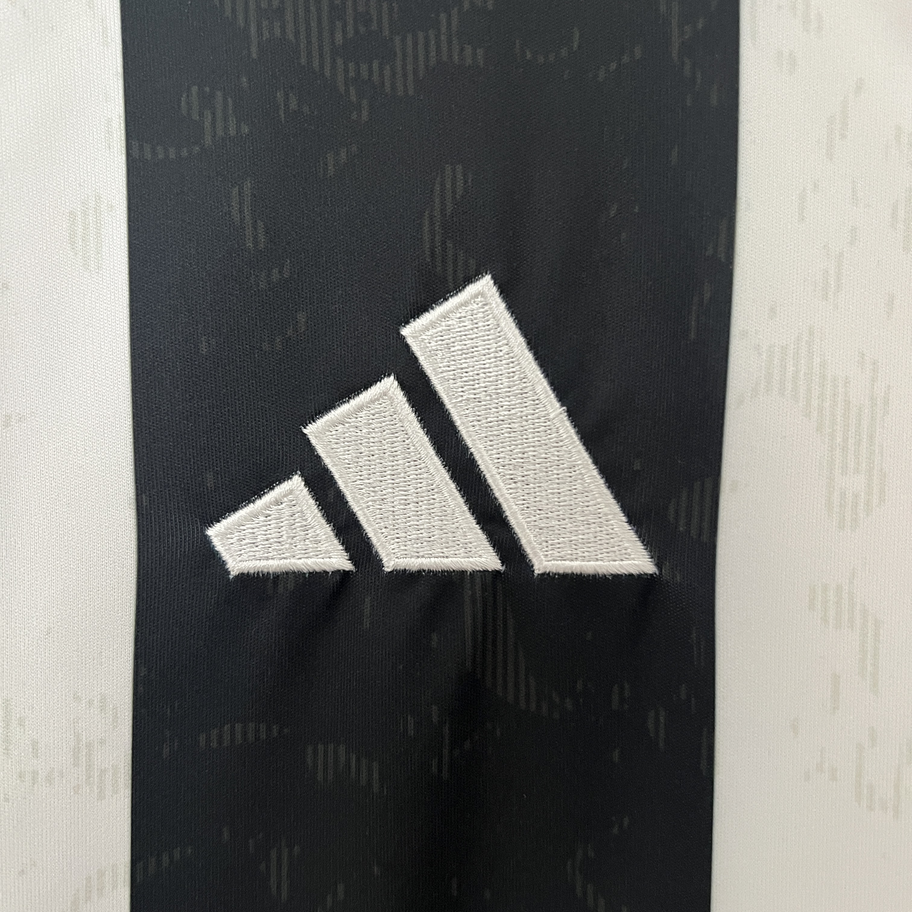 Juventus 24-25 Home Stadium Jersey - Fans Version - SOCCERDEALSHOP