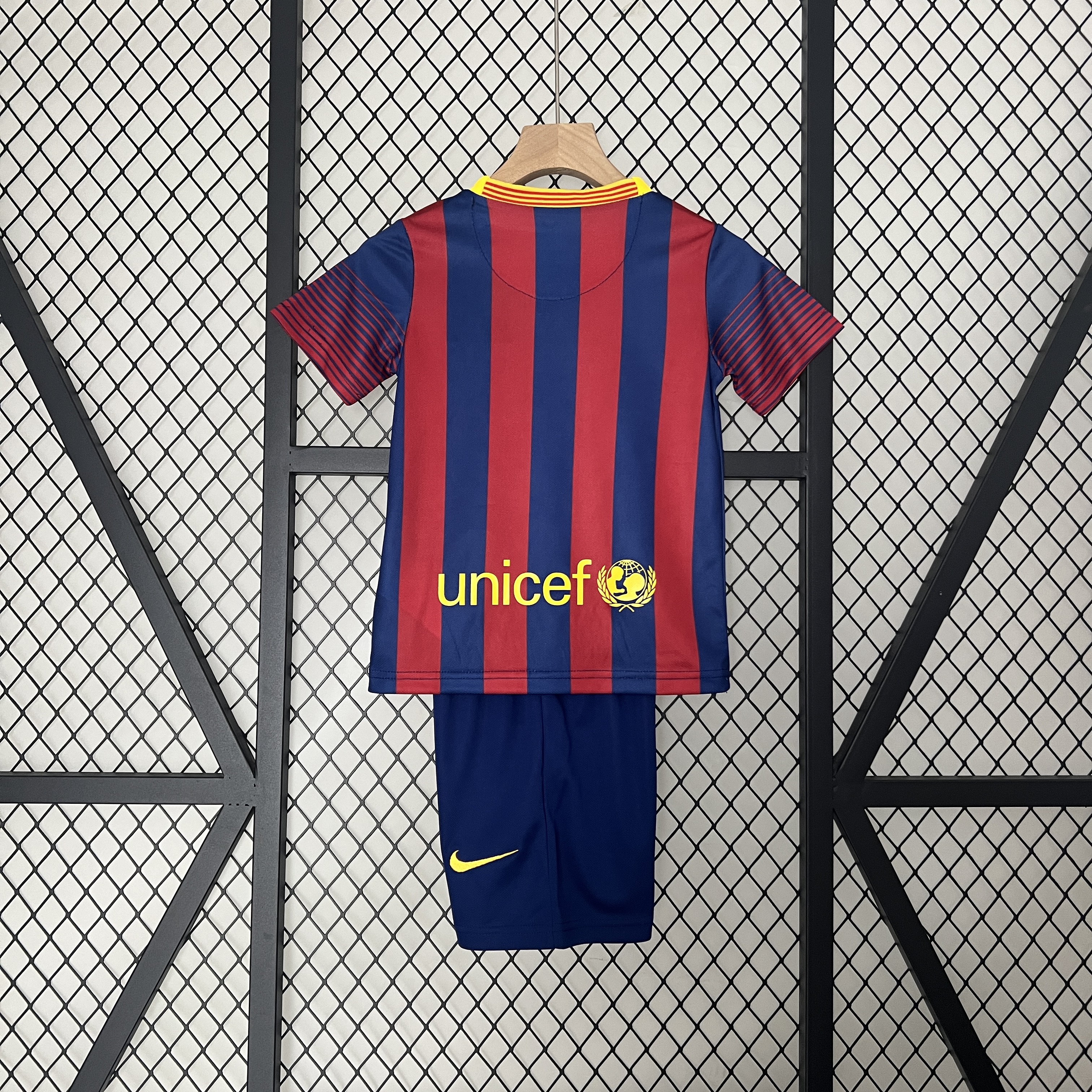 Retro B.A.R.S.A 2013-14 Home Stadium Kids Kit - SOCCERDEALSHOP