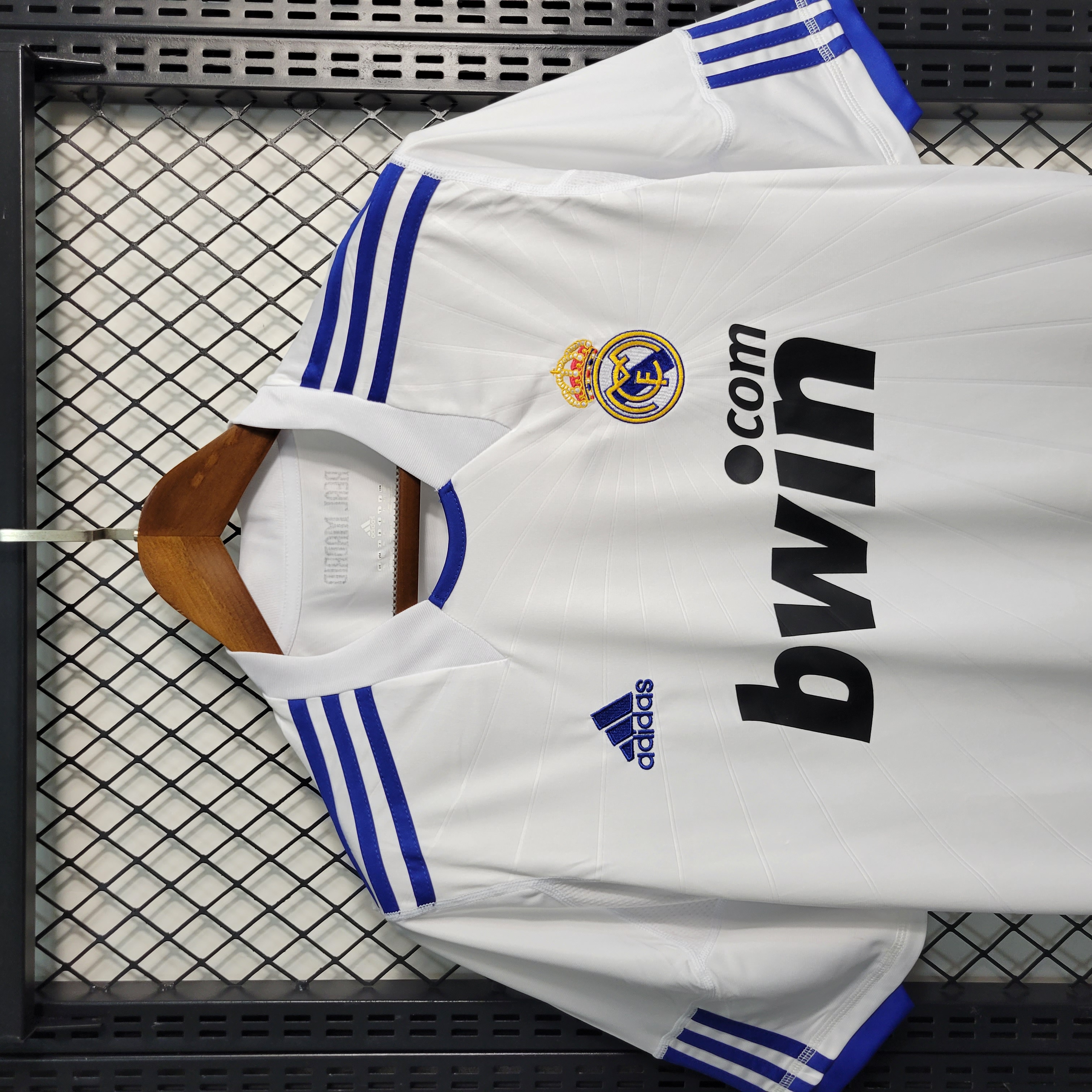 Retro Real Madrid 10-11 Home Stadium Jersey - SOCCERDEALSHOP