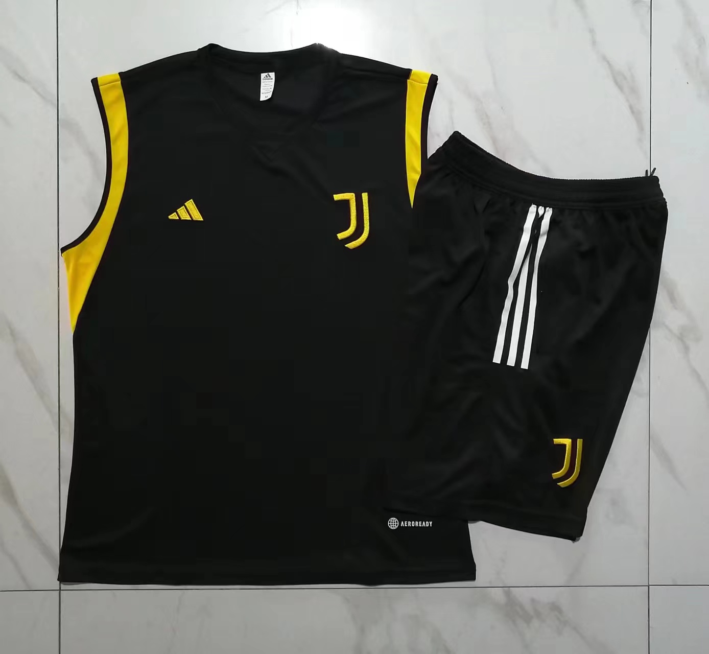23-24 Juventus Black Player Training Vest Set ( Vest + Shorts) - SOCCERDEALSHOP