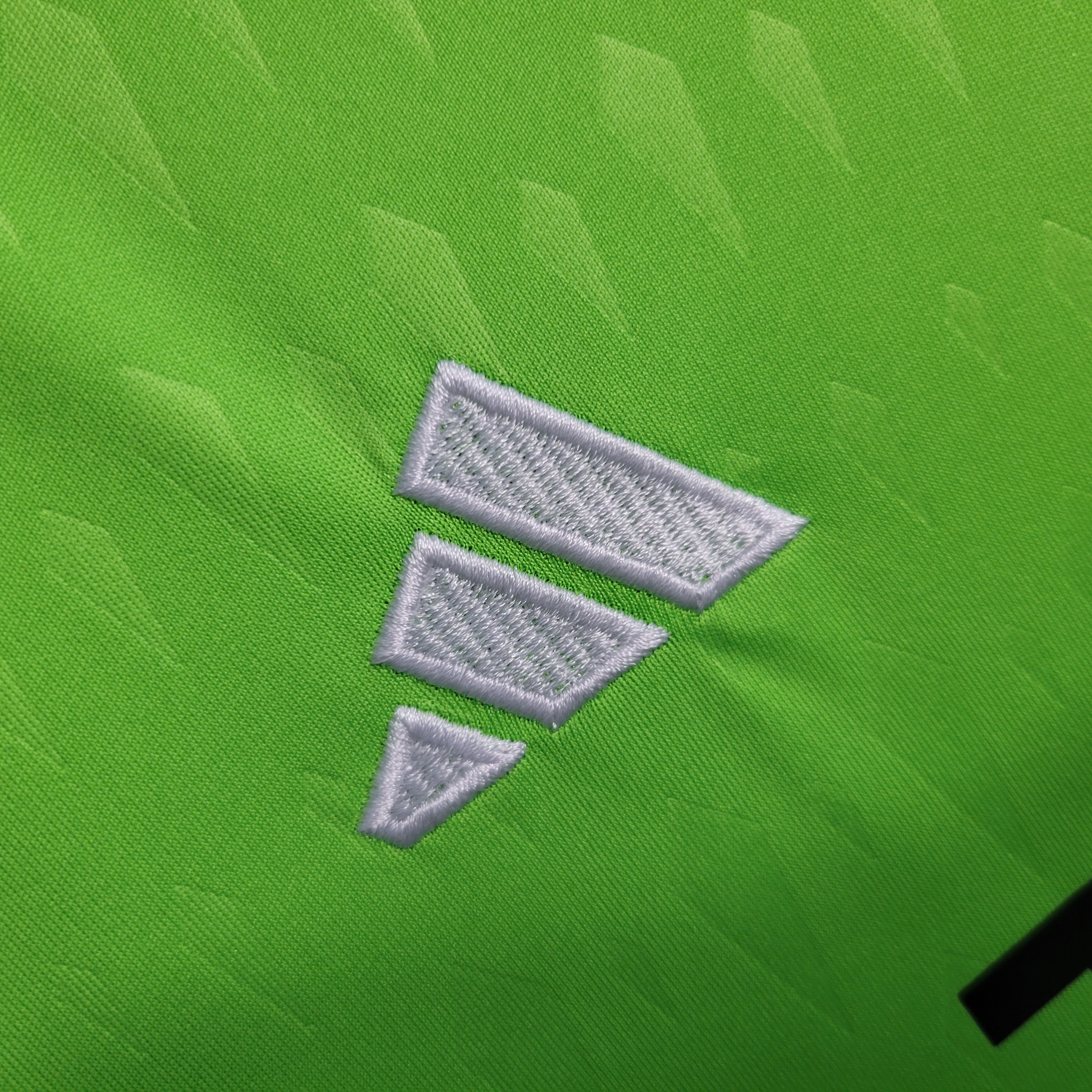 Manchester United 23-24 Green Goalkeeper Jersey - Fans Version - SOCCERDEALSHOP