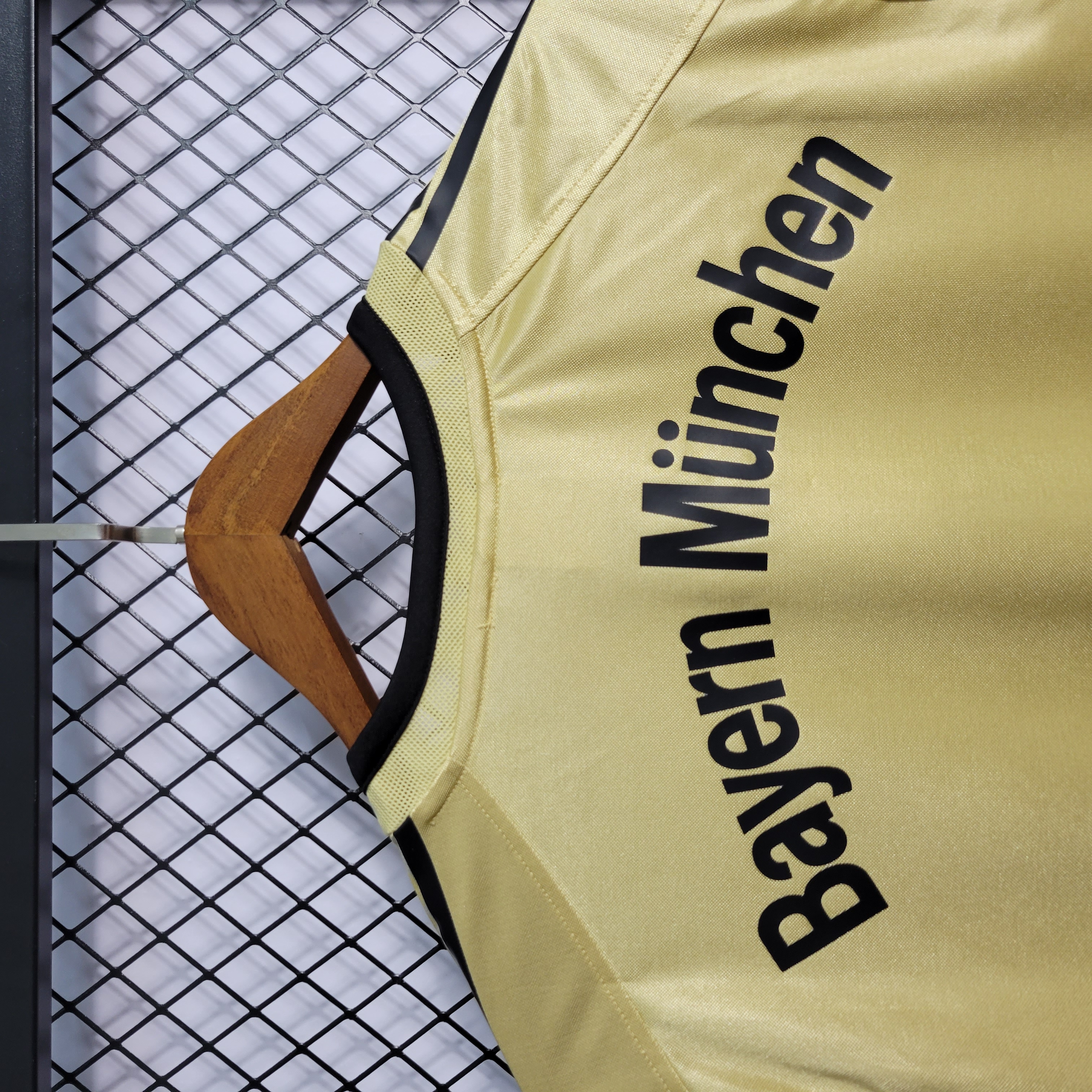 Bayern Munich Retro 04-05 Away Shirt - SOCCERDEALSHOP