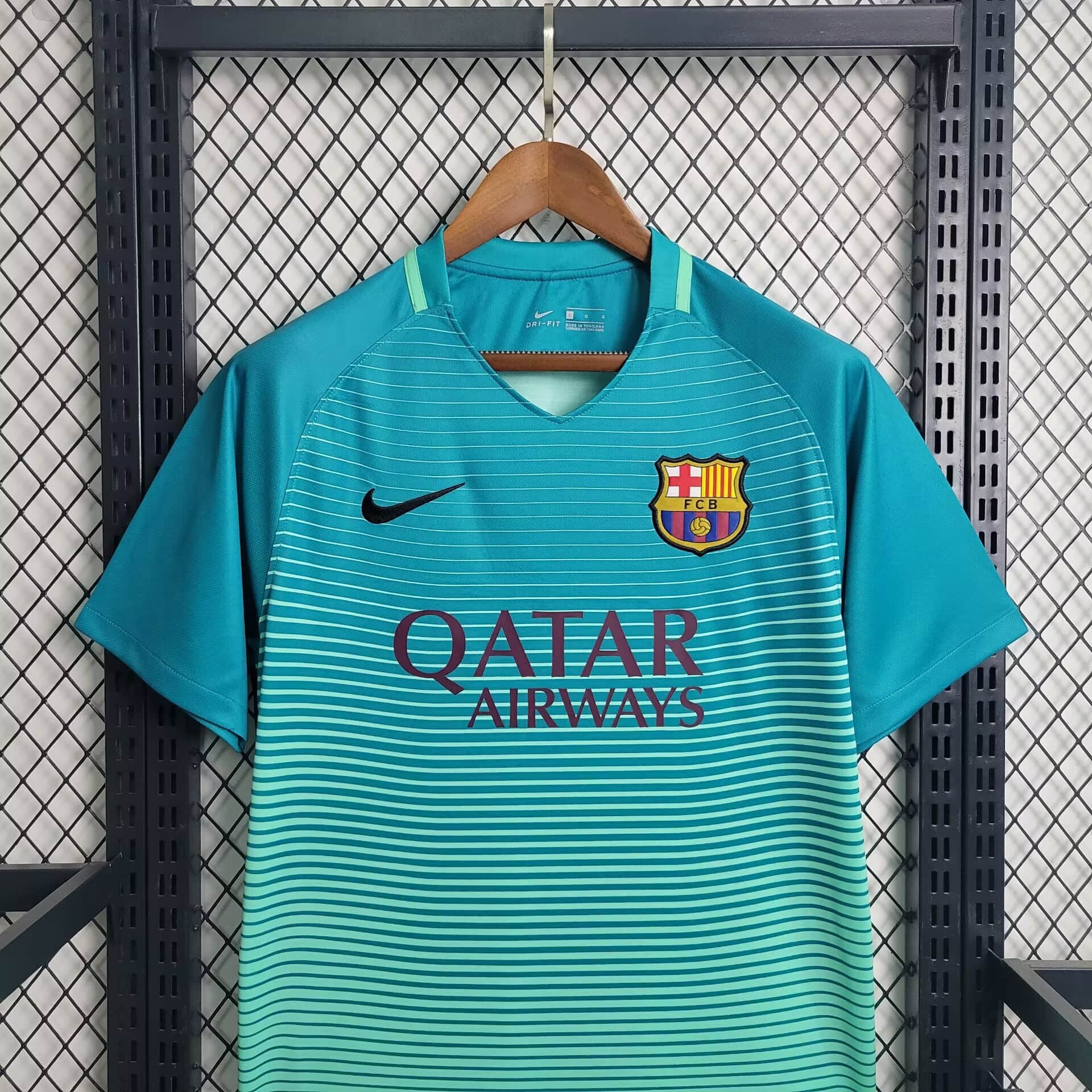 B.A.R.S.A Retro 16-17 Third Jersey - SOCCERDEALSHOP