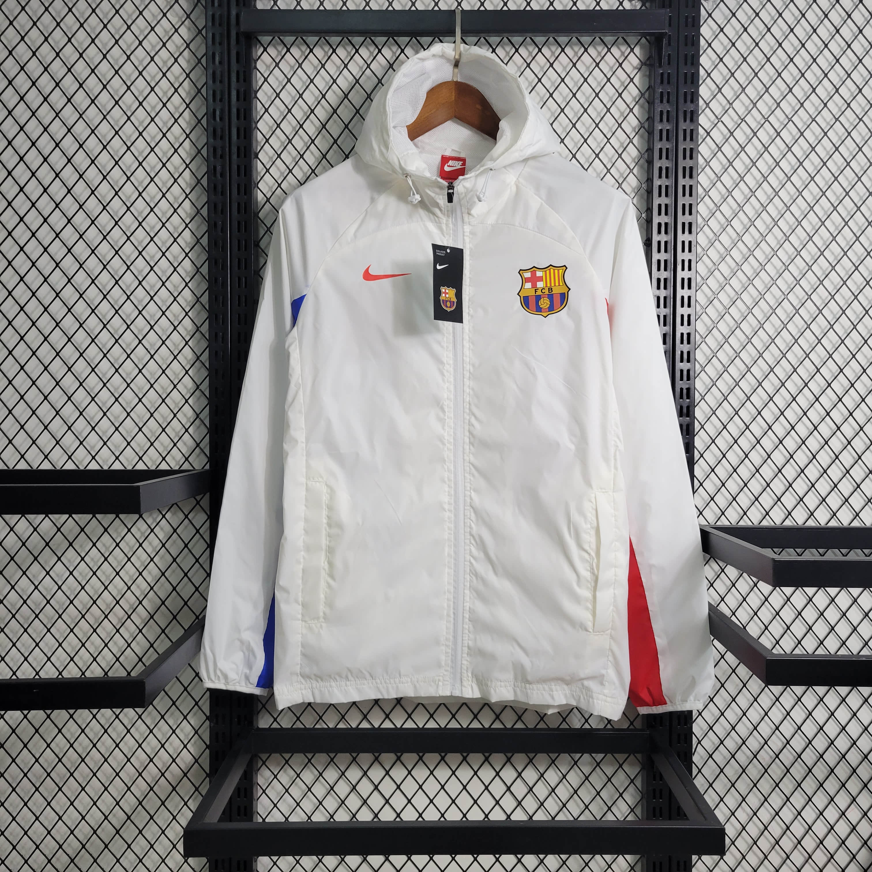 B.A.R.S.A 23-24 White Player Windbreaker - SOCCERDEALSHOP