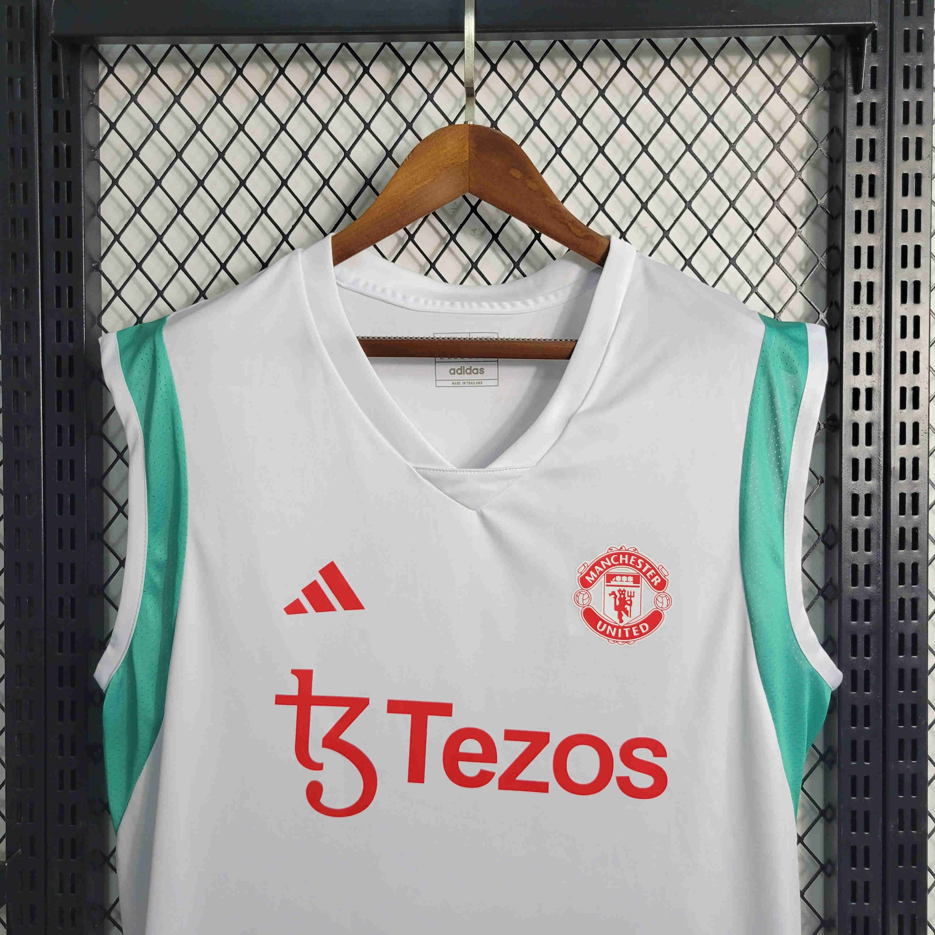 Manchester United 23-24 White Training Vest Size S-XXL - SOCCERDEALSHOP