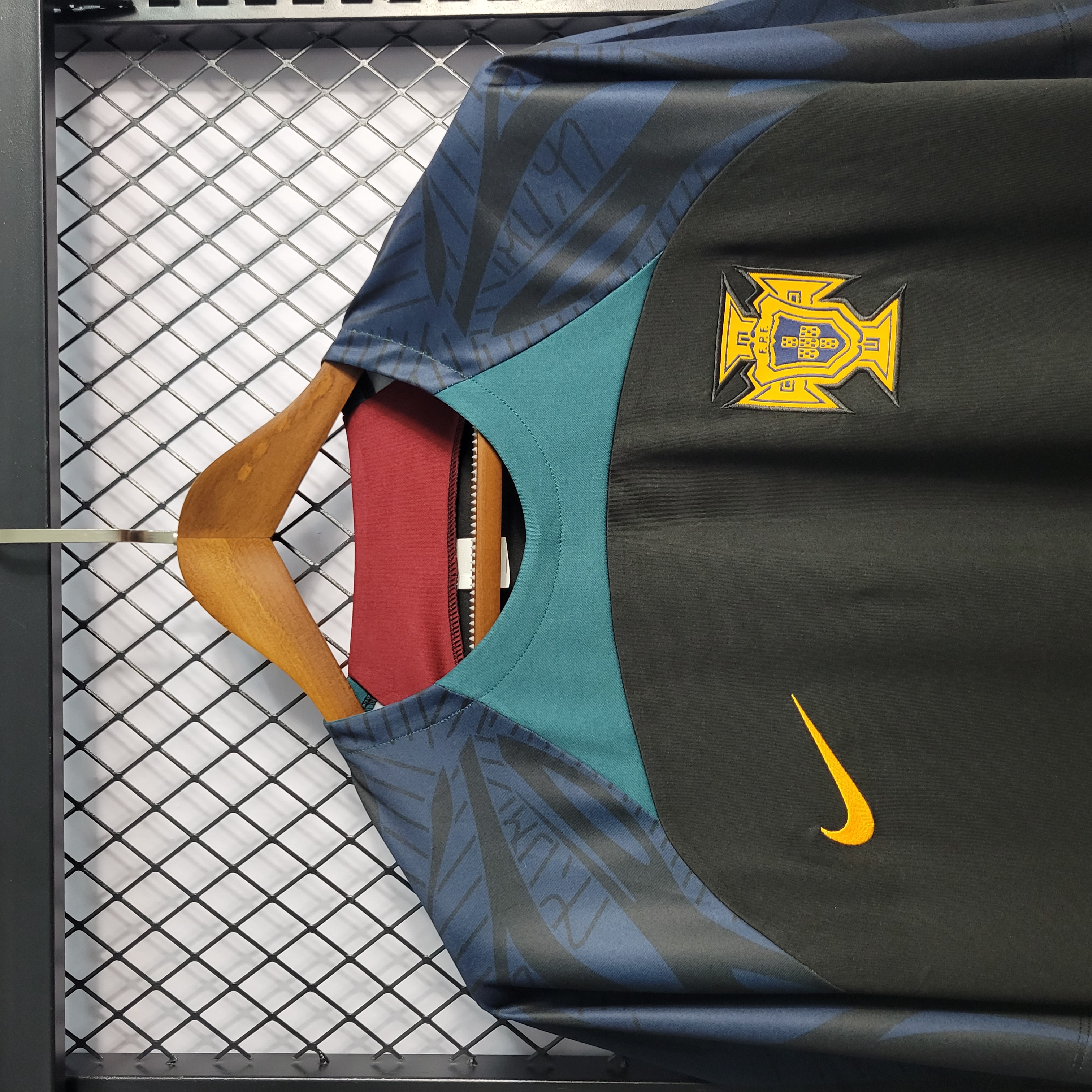 Portugal 22-23 Black Training Jersey - Fans Version - SOCCERDEALSHOP