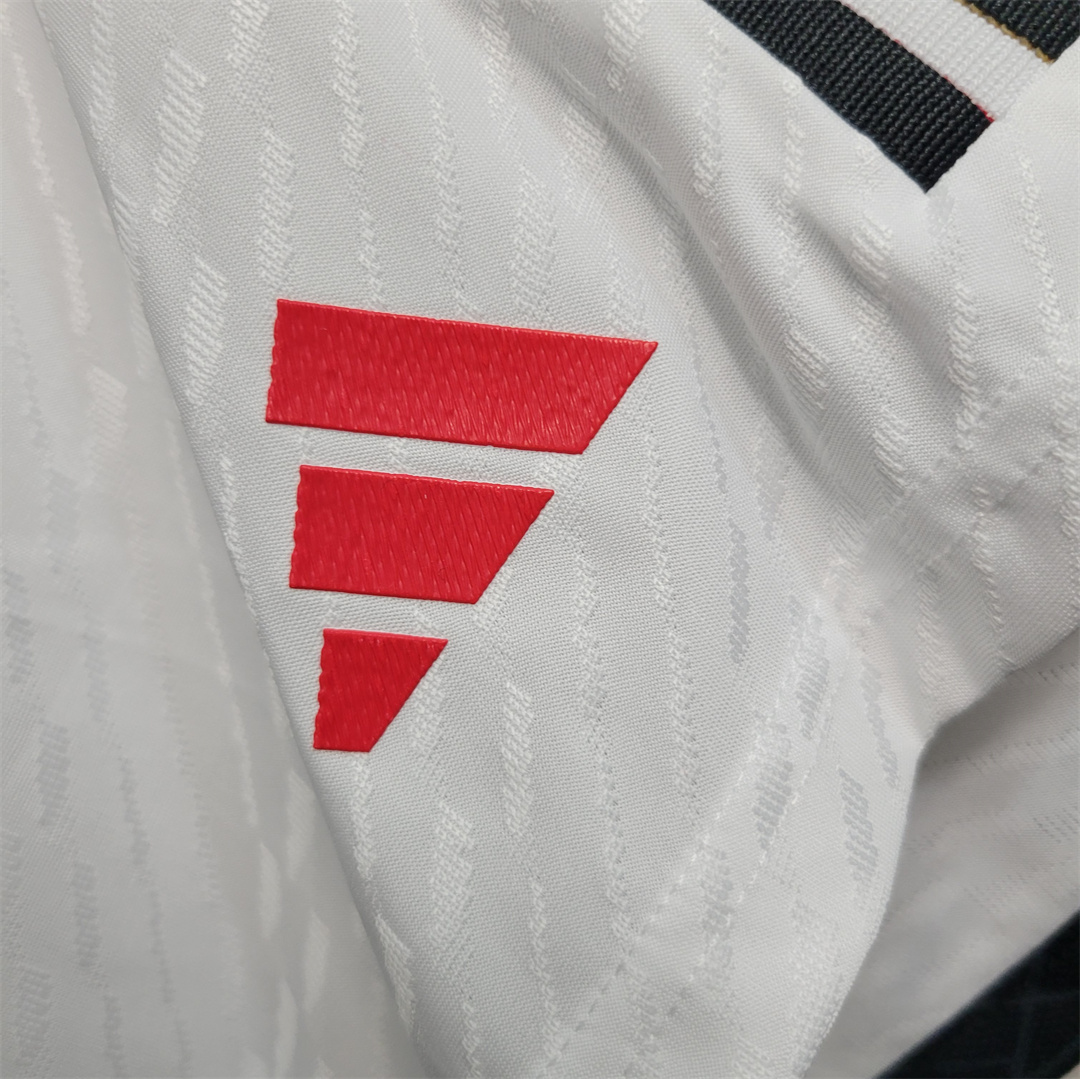 Manchester United 23-24 Home Shorts - Player Version - SOCCERDEALSHOP