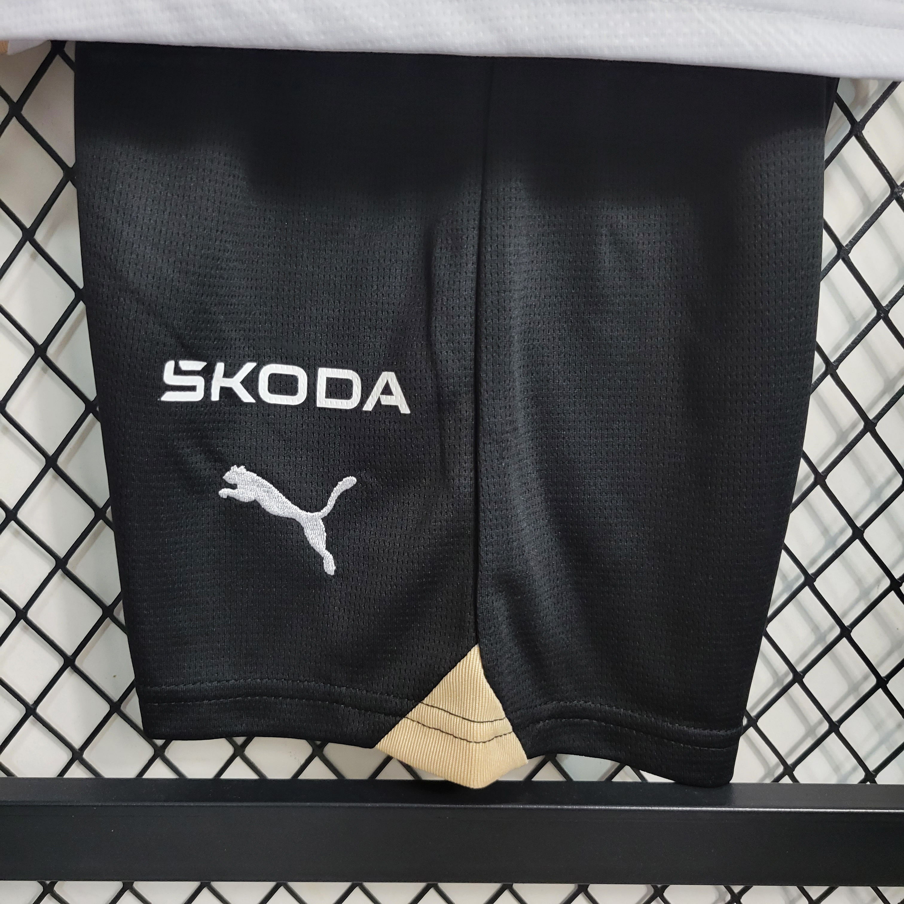 Valencia 23-24 Home Kids Kit - SOCCERDEALSHOP