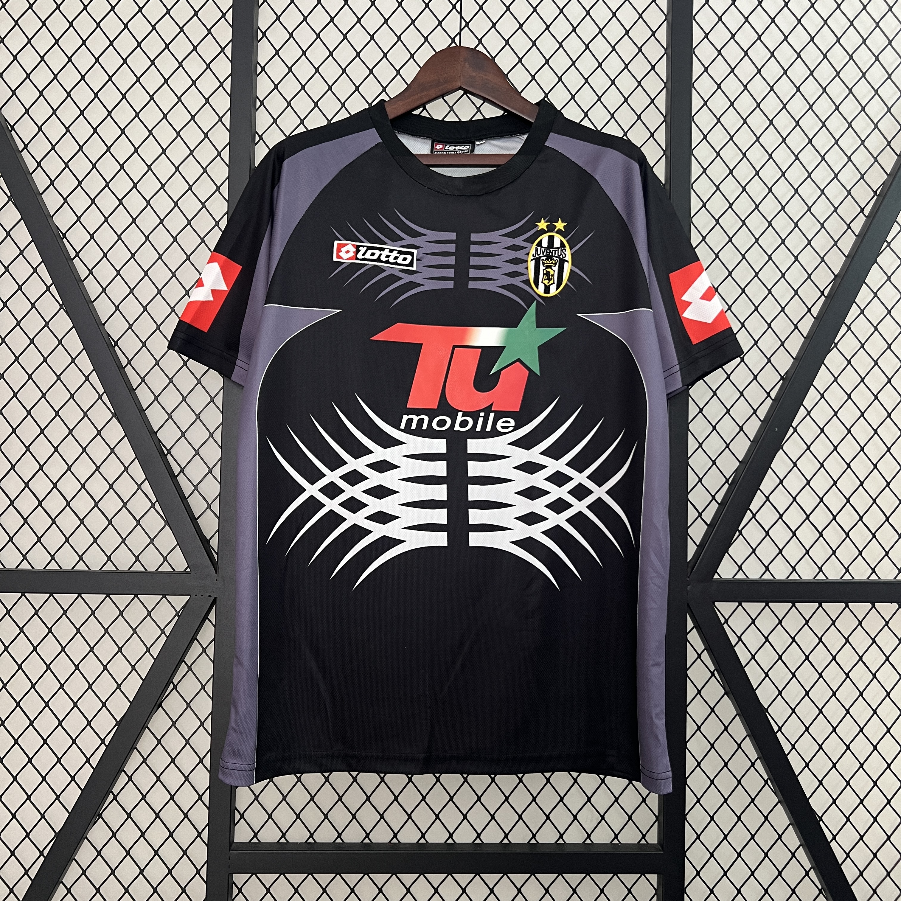 Retro Juventus 2001-02 Black Goalkeeper Jersey - SOCCERDEALSHOP