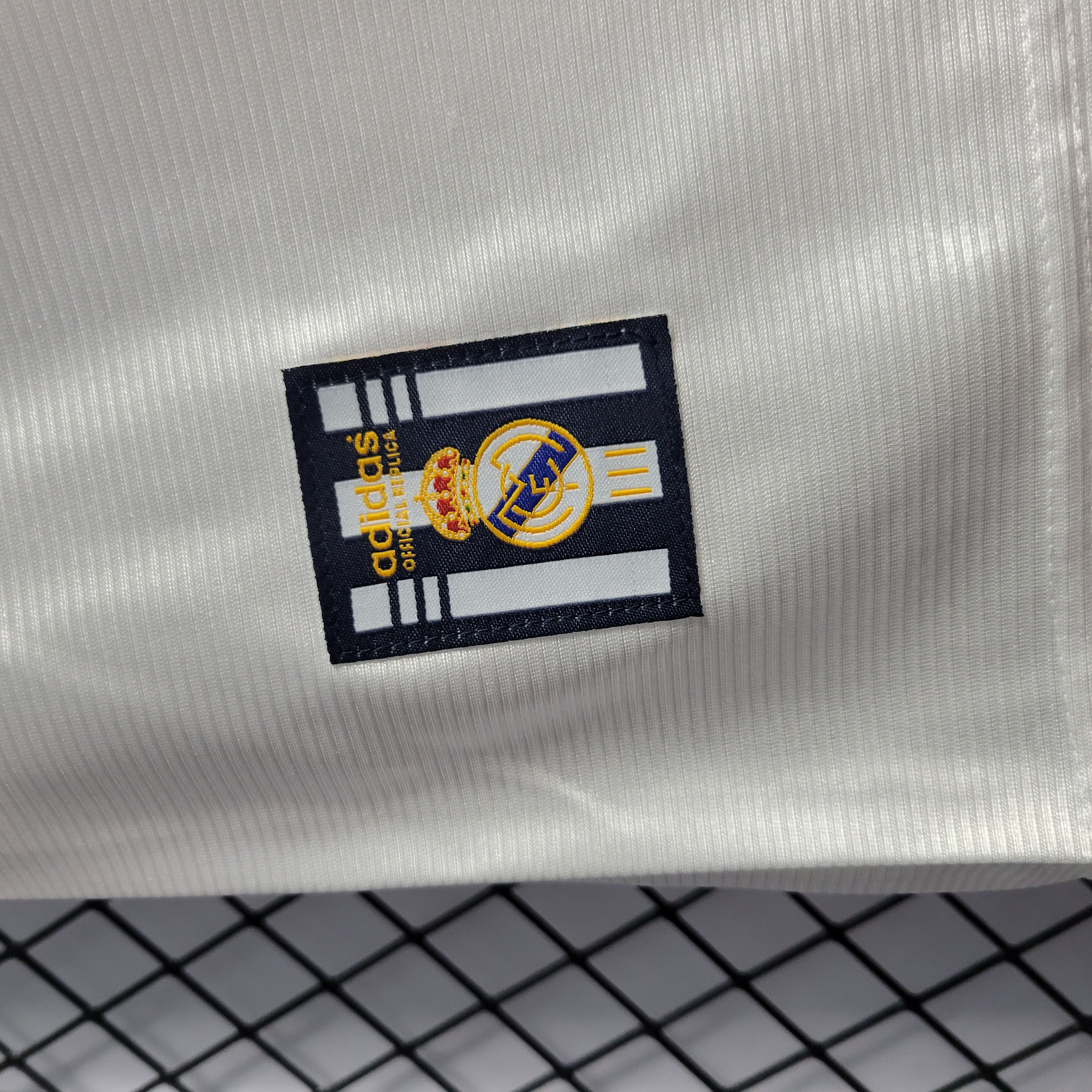 Retro Real Madrid 1998-00 Home Stadium Jersey - SOCCERDEALSHOP