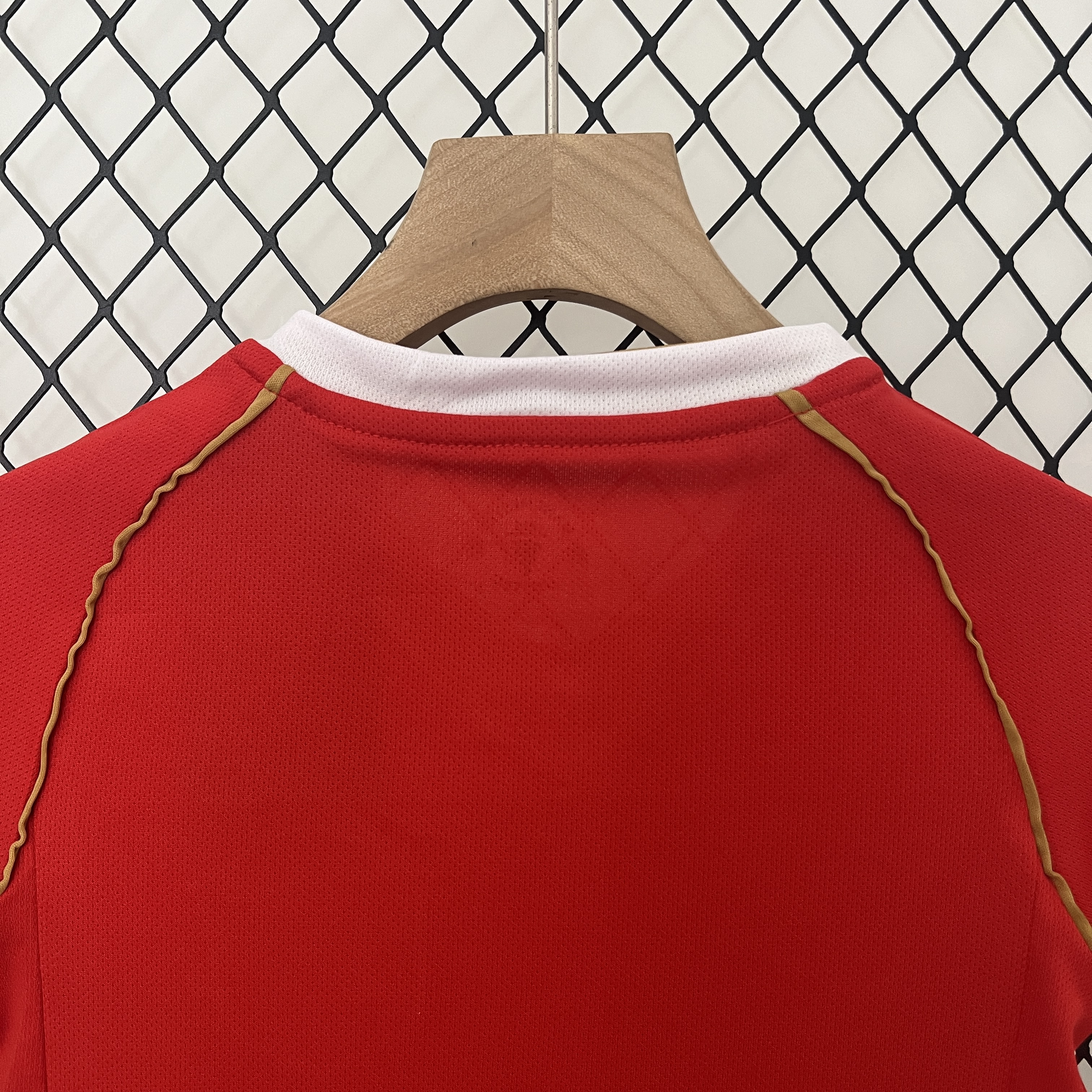 Manchester United Retro 2006-07 Home Stadium Kids Kit - SOCCERDEALSHOP