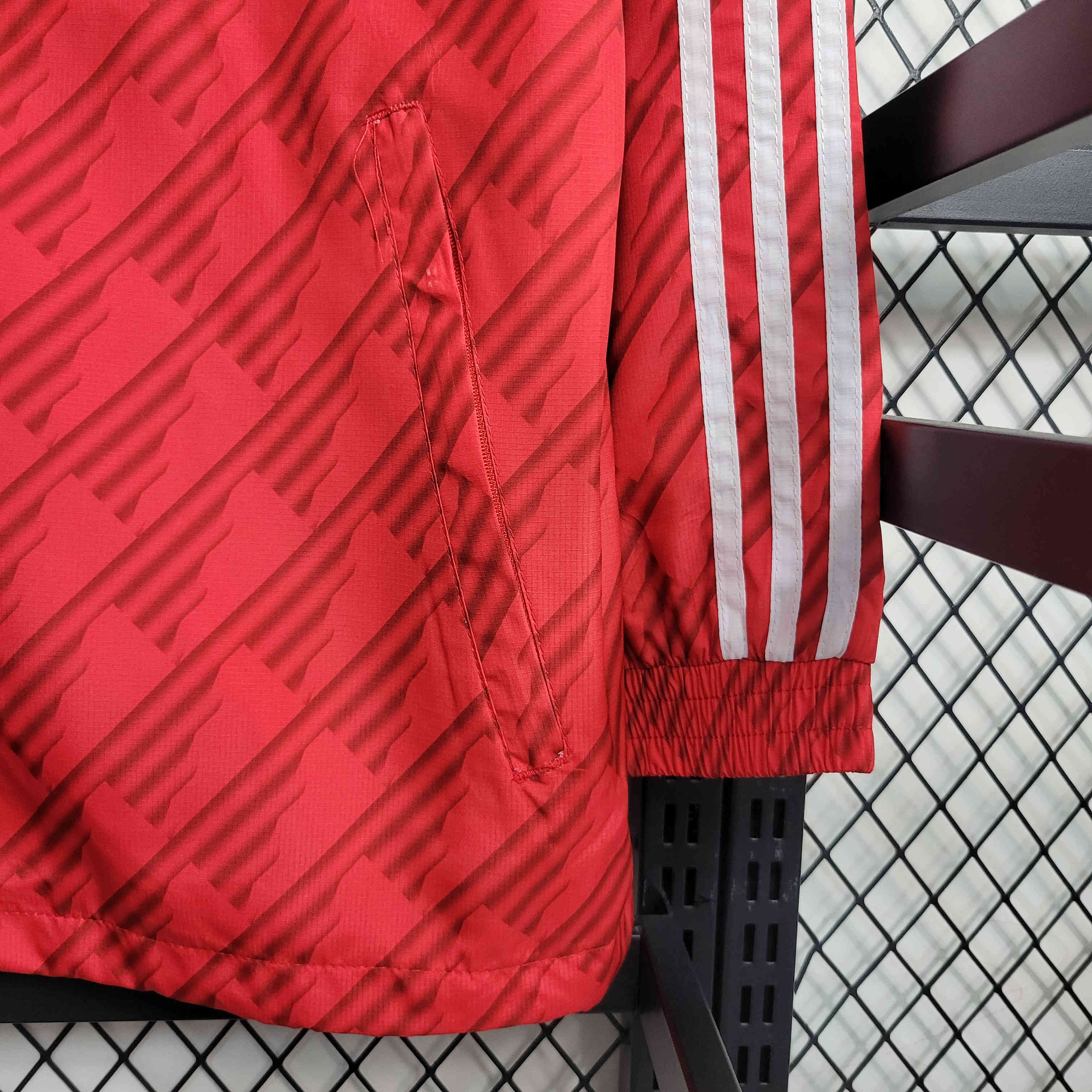 23-24 Manchester United Red Windbreaker - SOCCERDEALSHOP