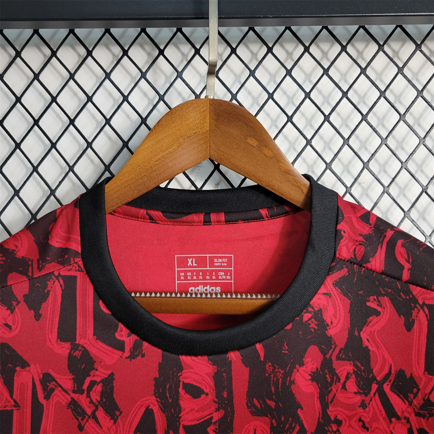 Manchester United 23-24 Red Black Training Jersey - Fans Version - SOCCERDEALSHOP