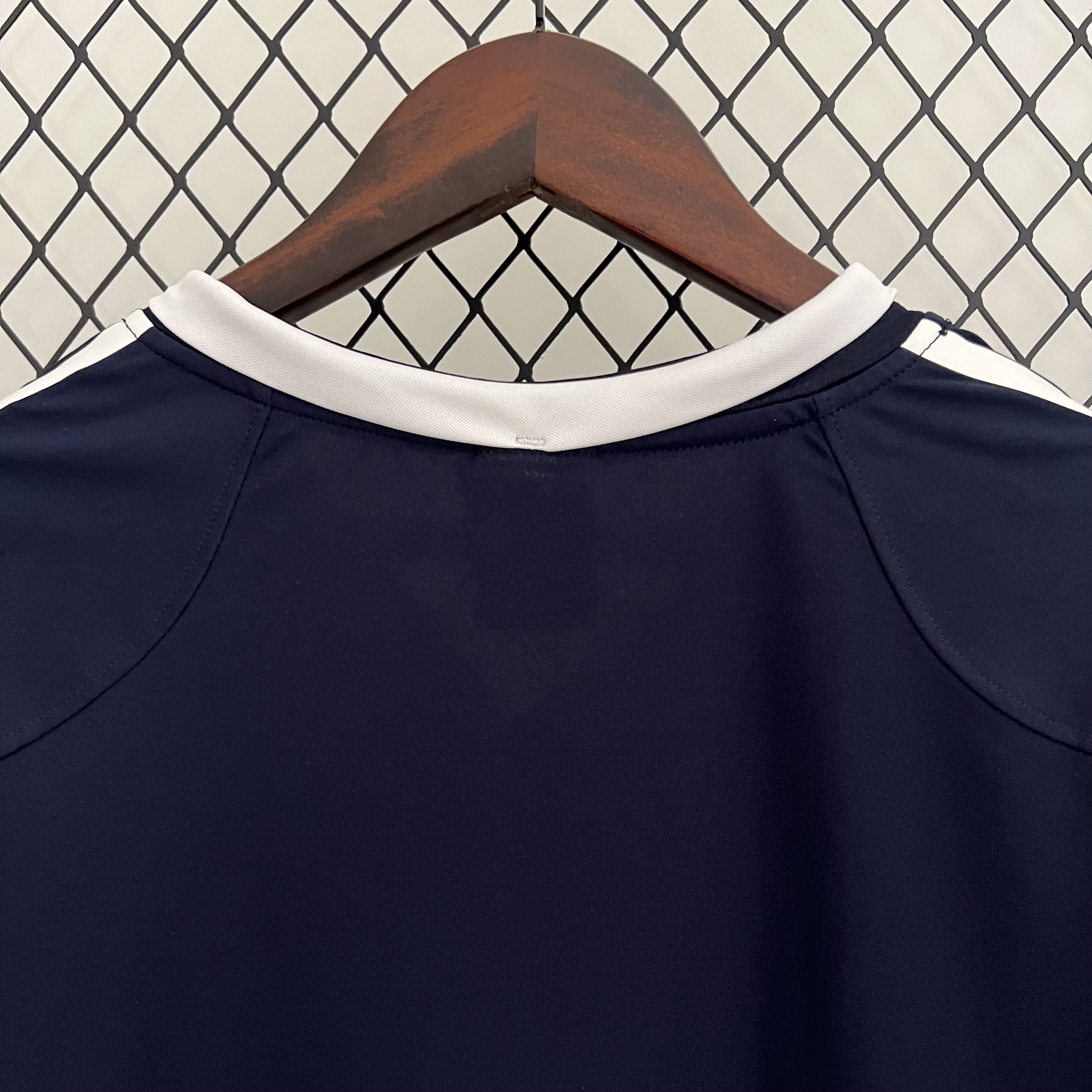 Retro Real Madrid 04-05 Away Stadium Jersey - SOCCERDEALSHOP