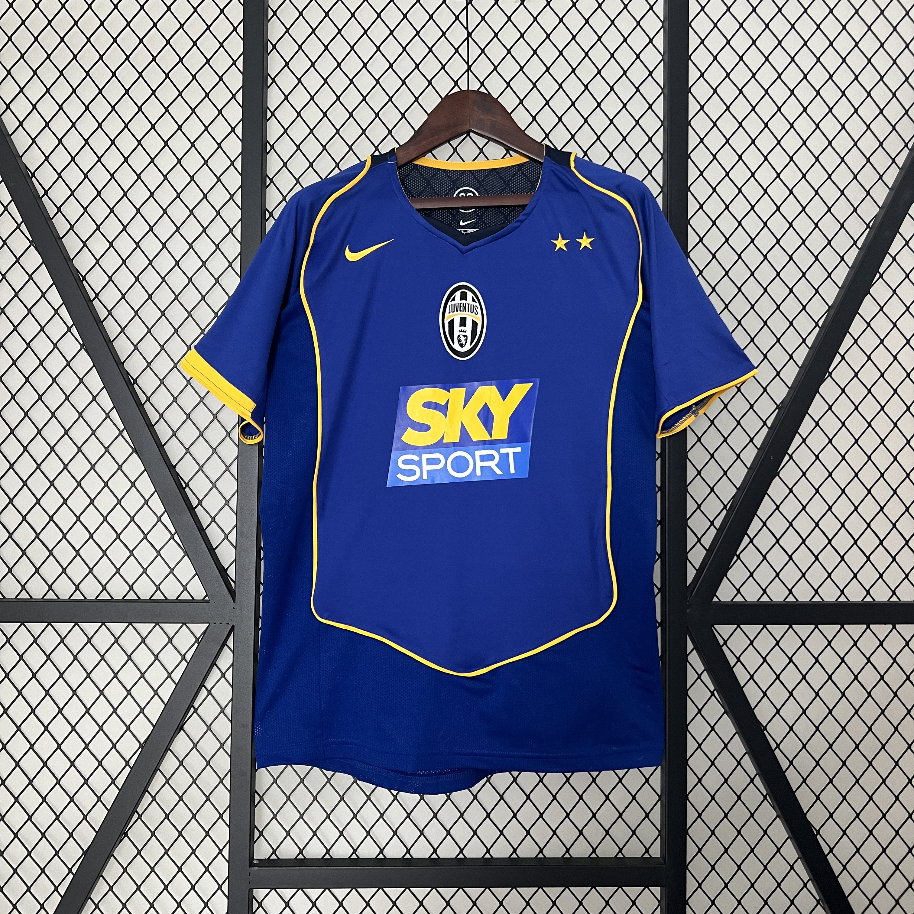 Retro Juventus 2004-05 Away Stadium Jersey - SOCCERDEALSHOP