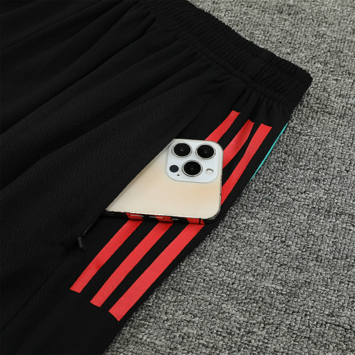 Manchester United 23-24 Black Player Vest Training Set - SOCCERDEALSHOP