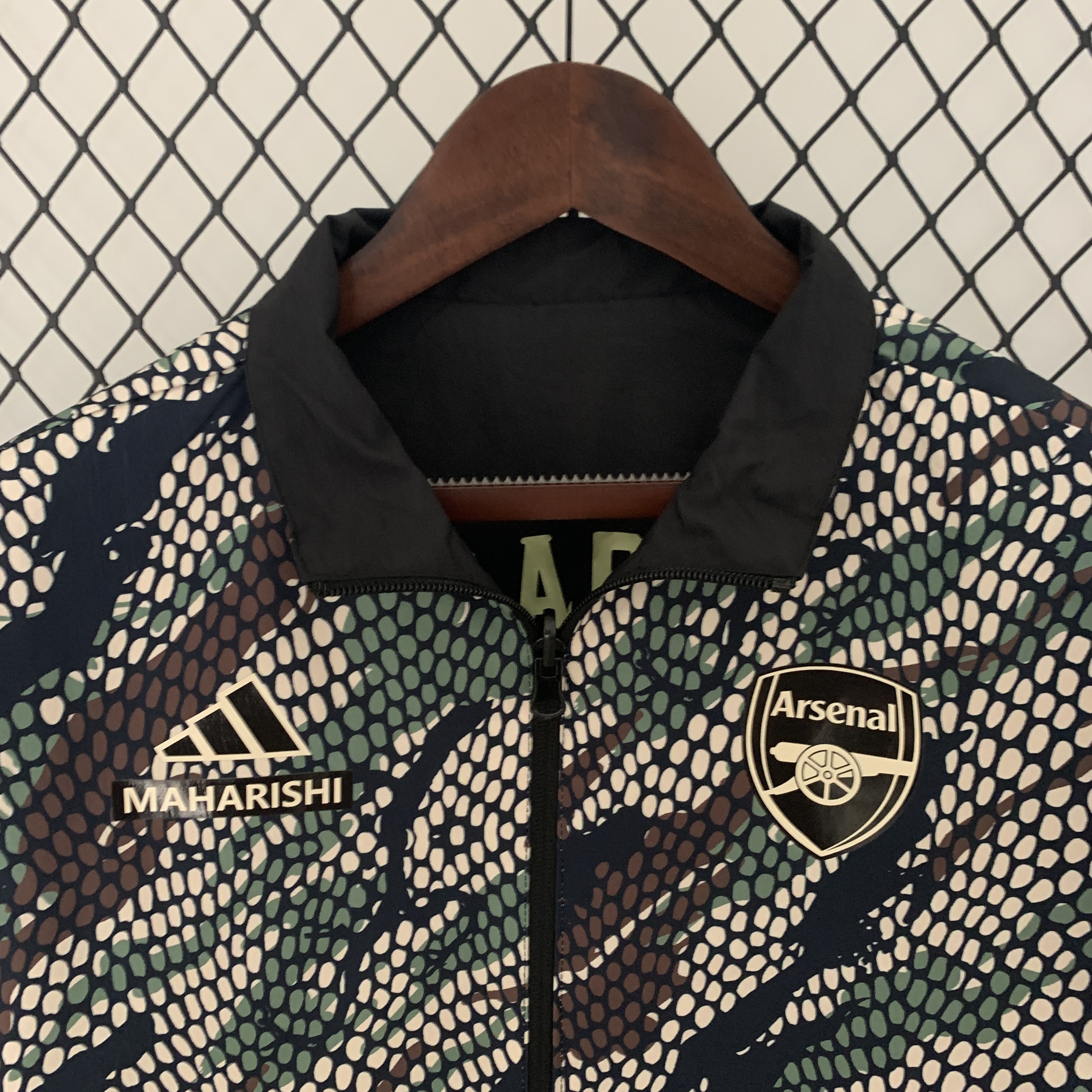 Arsenal x M.A.H.A R.I.S.H.I Limited Edition 23-24 Player Reversible Windbreaker - SOCCERDEALSHOP
