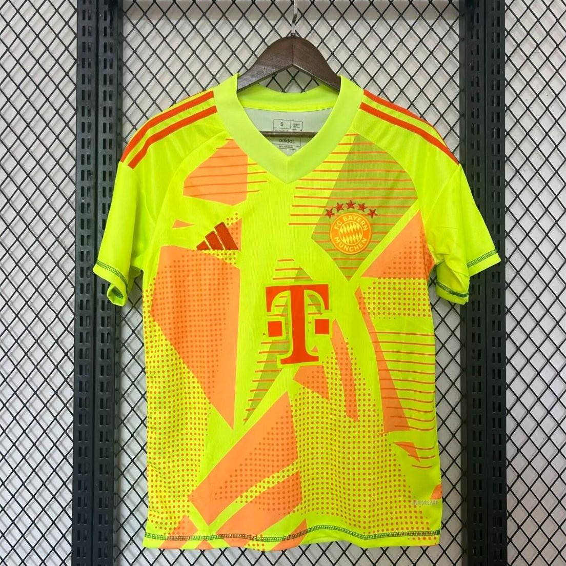 Bayern Munich 24-25 Green Goalkeeper Jersey - Fans Version - SOCCERDEALSHOP