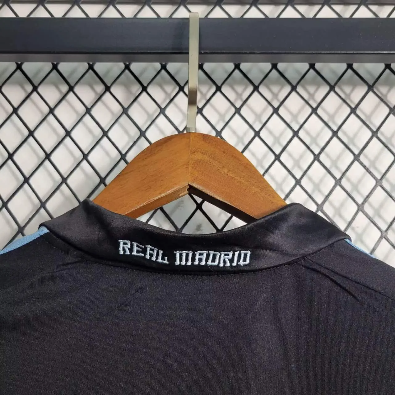 Retro Real Madrid 09-10 Away Stadium Jersey - SOCCERDEALSHOP