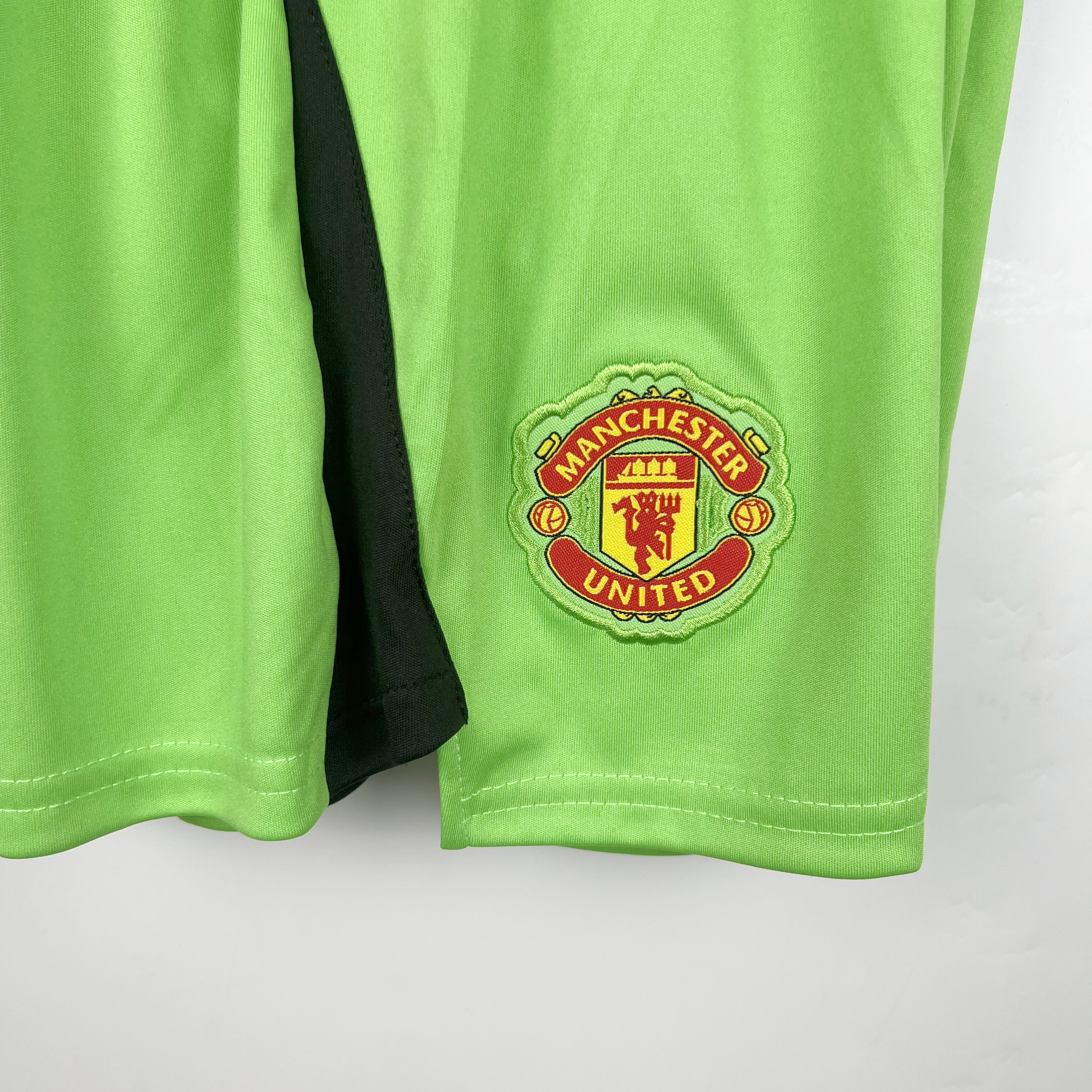 Manchester United 23-24 Green Goalkeeper Kids Kit - SOCCERDEALSHOP