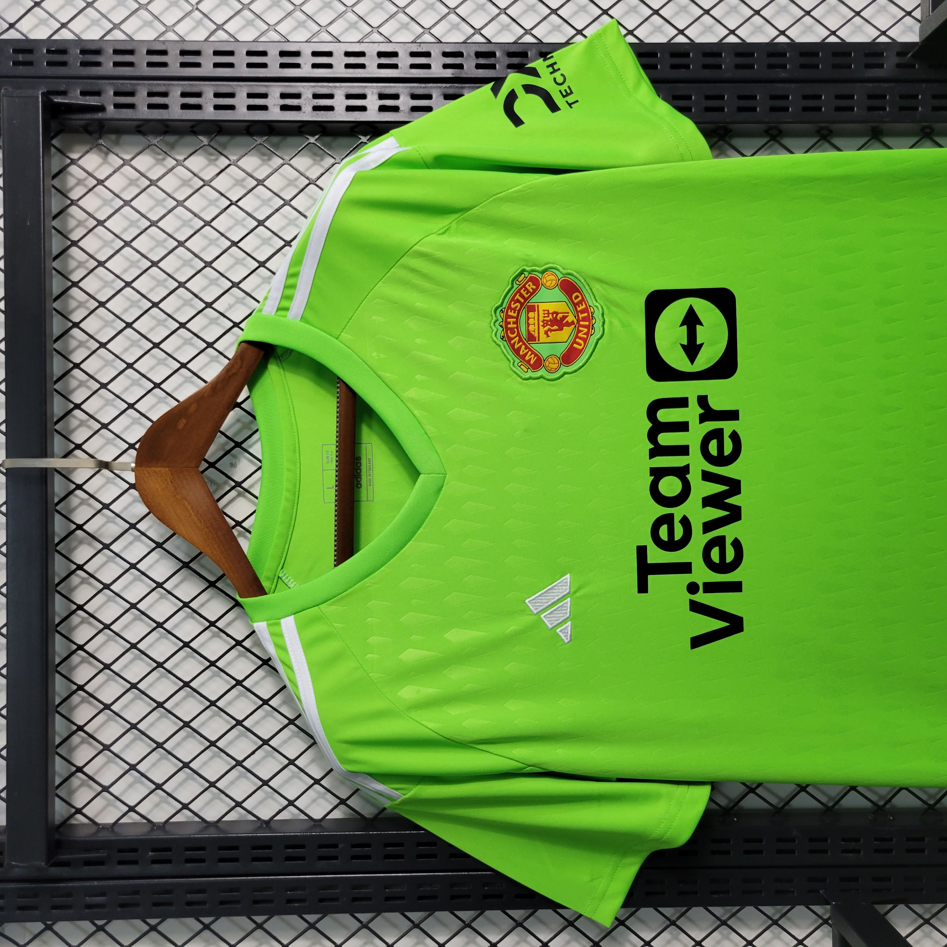 Manchester United 23-24 Green Goalkeeper Jersey - Fans Version - SOCCERDEALSHOP
